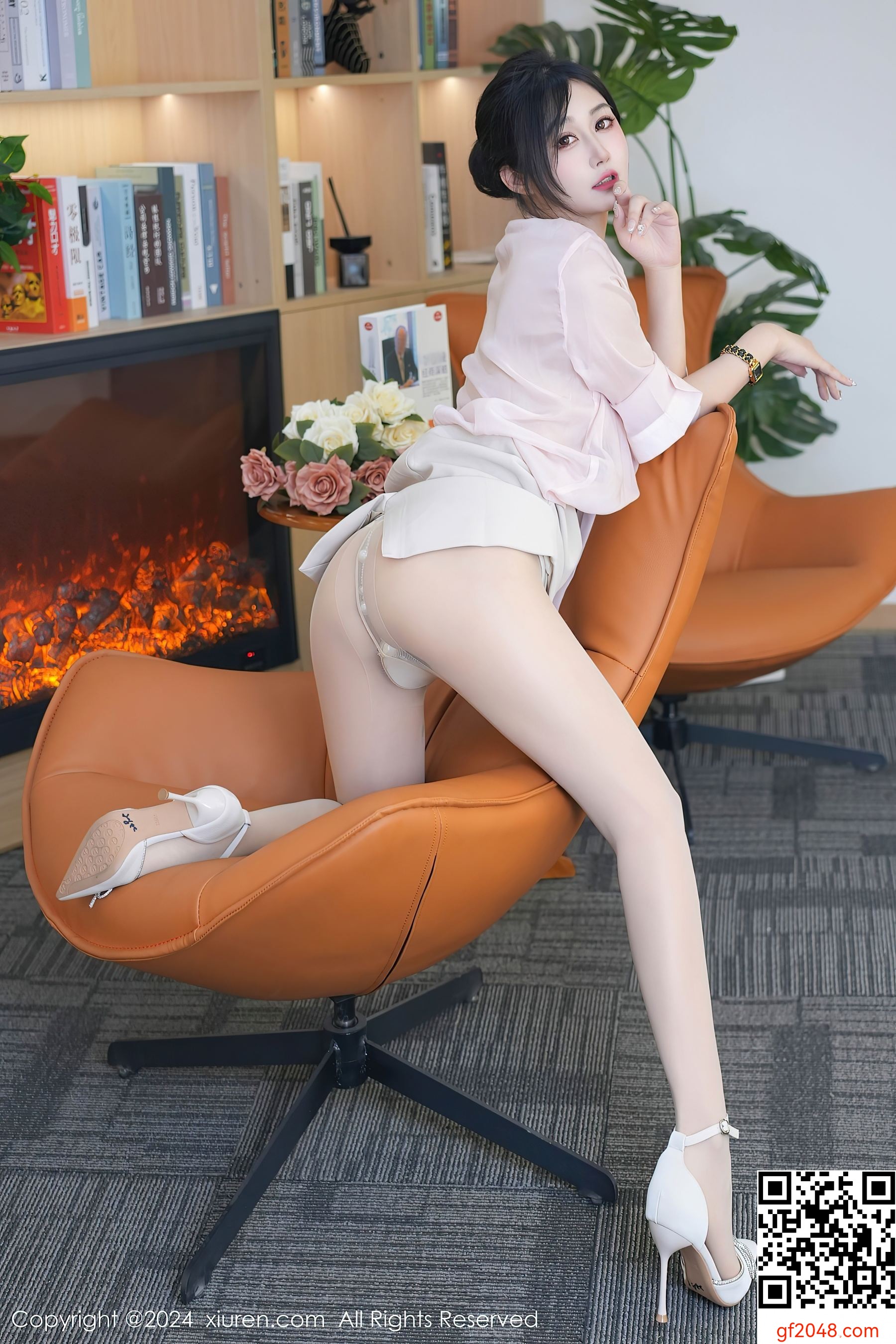 [XiuRen秀人网] No.8477 laura阿姣 丝袜美腿