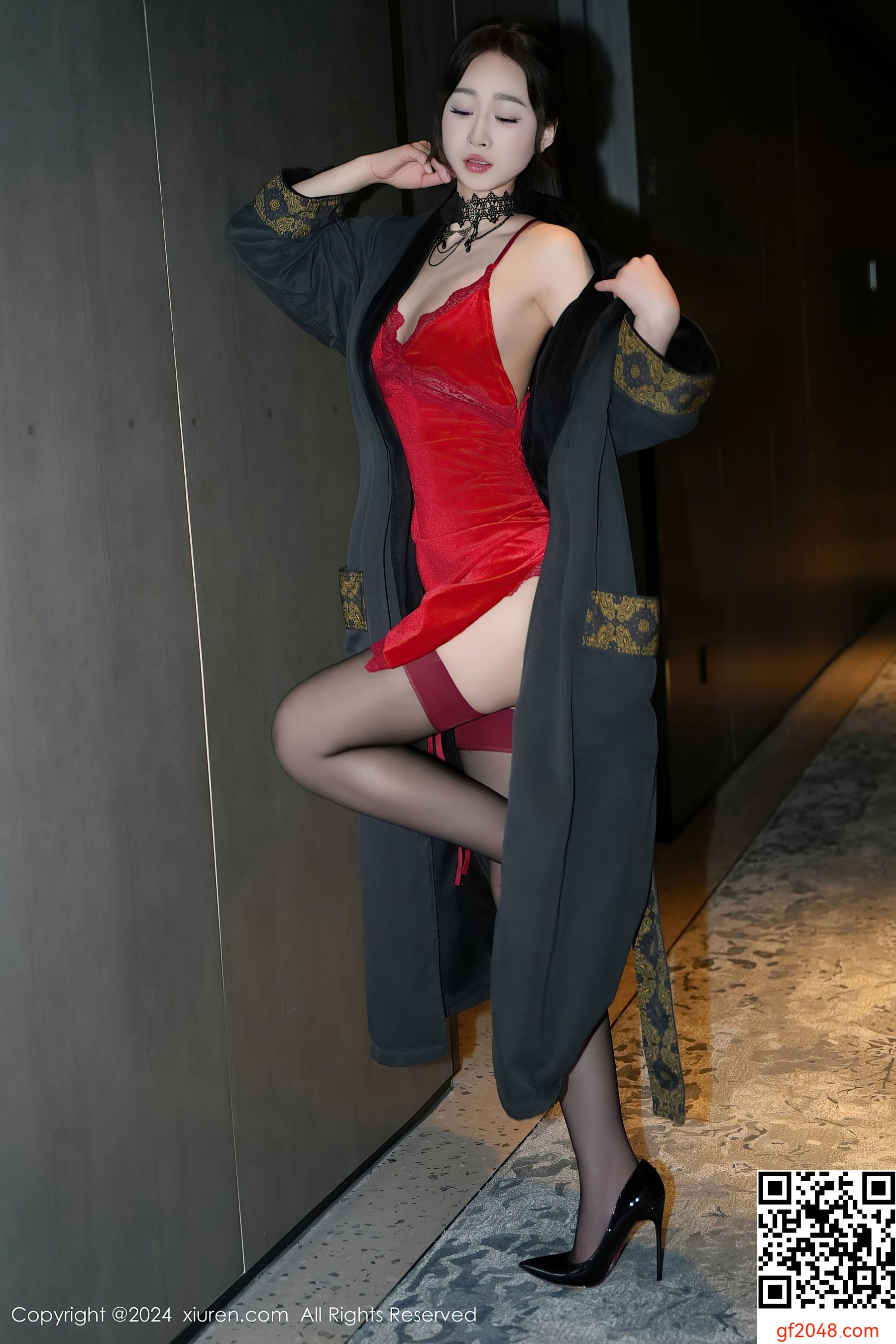 [XiuRen秀人网] No.8547 软糖爱喝奶 黑丝美腿