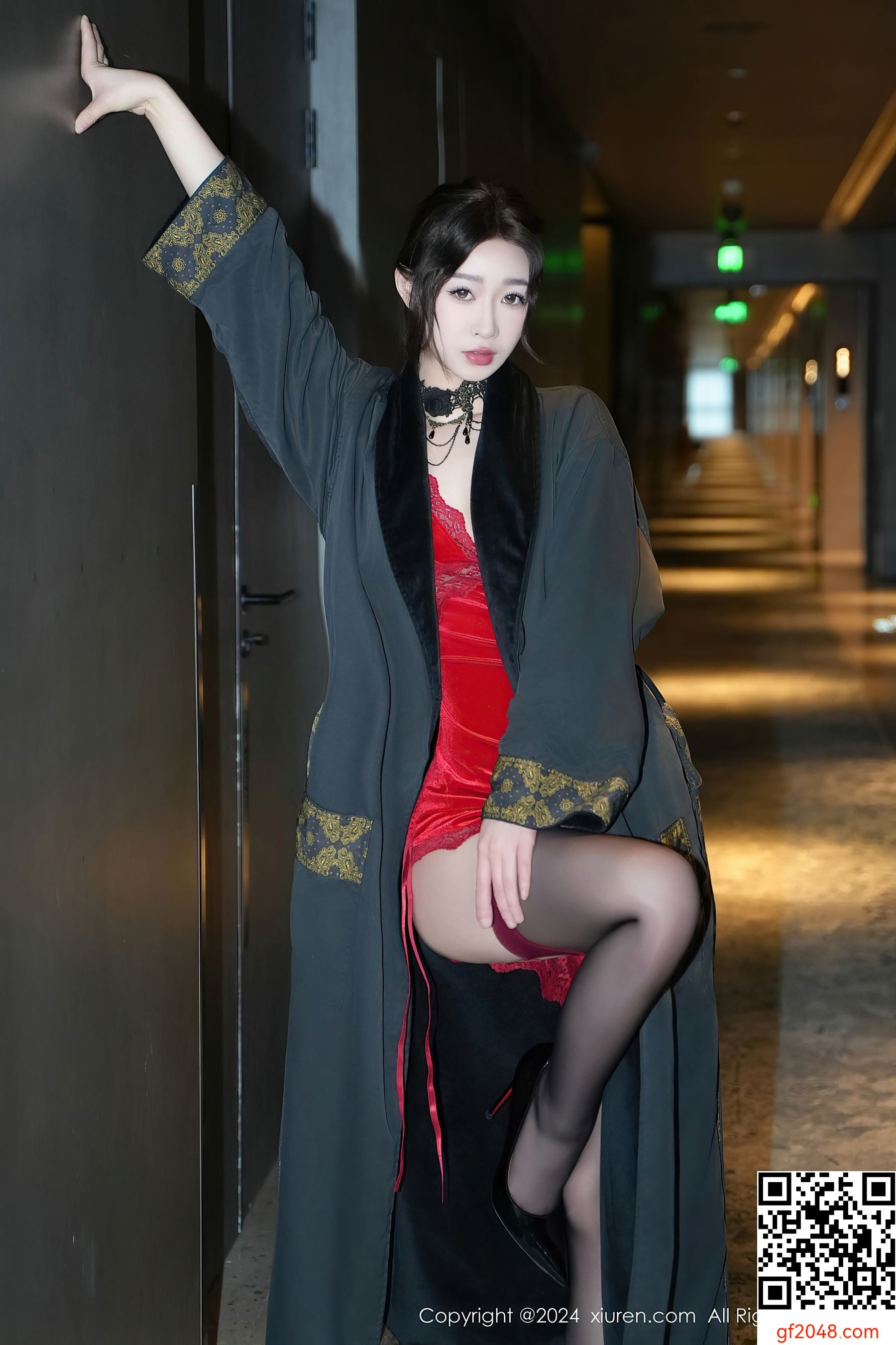 [XiuRen秀人网] No.8547 软糖爱喝奶 黑丝美腿