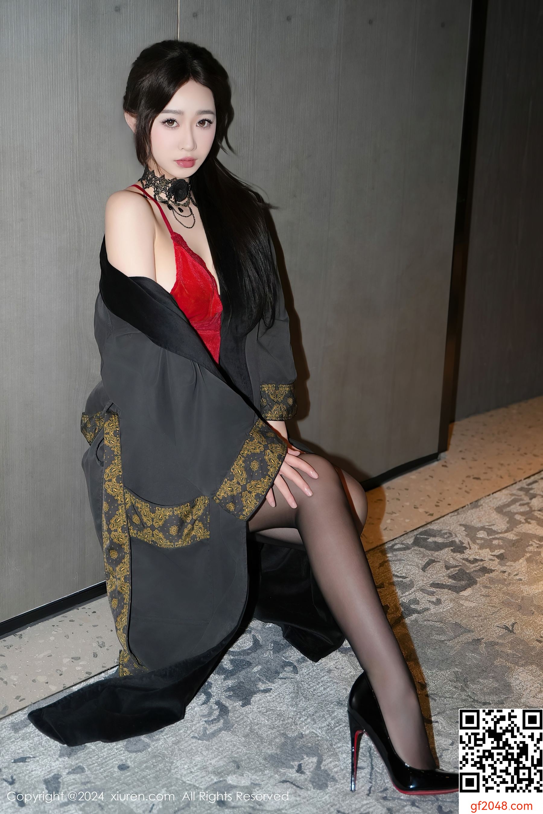 [XiuRen秀人网] No.8547 软糖爱喝奶 黑丝美腿