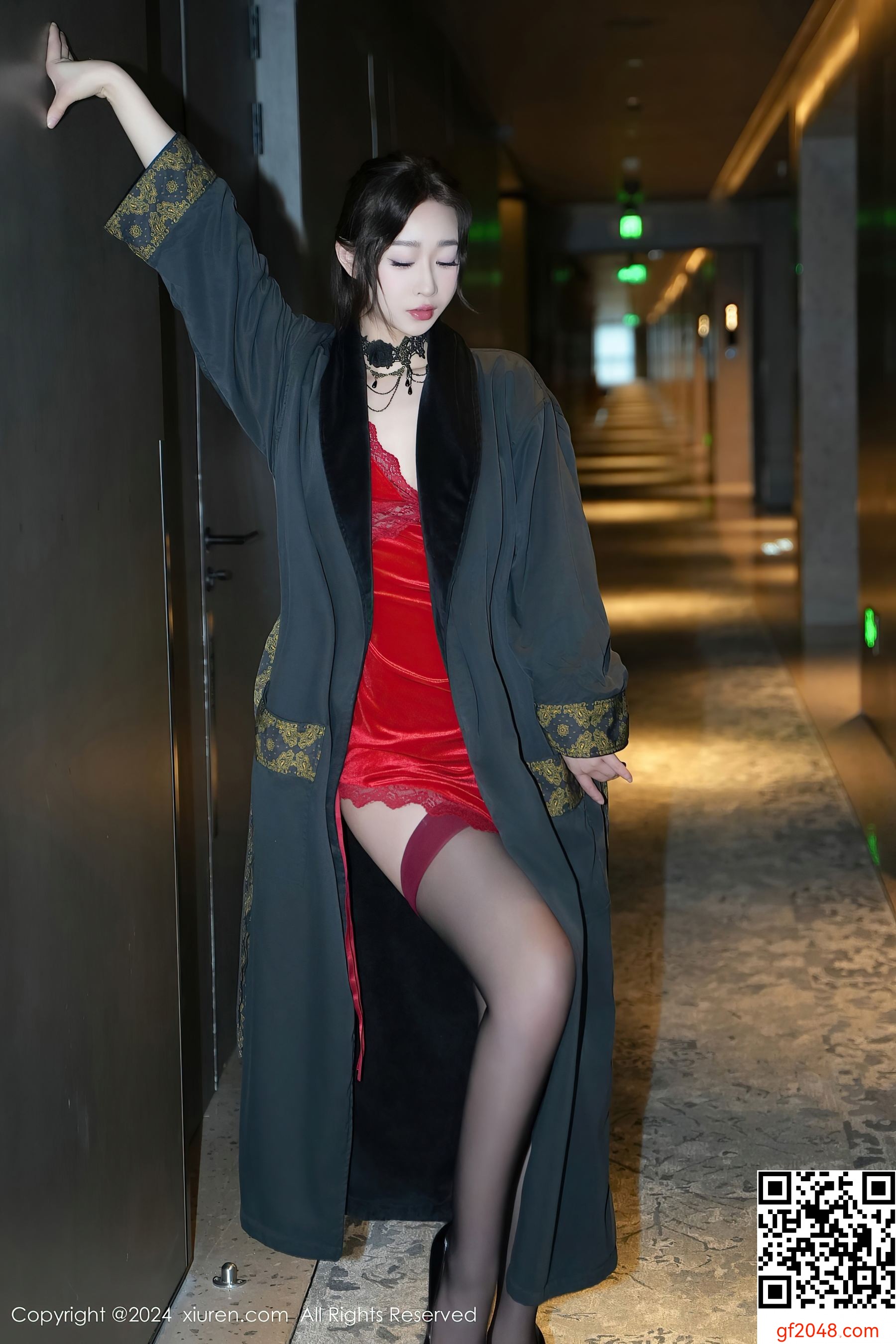 [XiuRen秀人网] No.8547 软糖爱喝奶 黑丝美腿