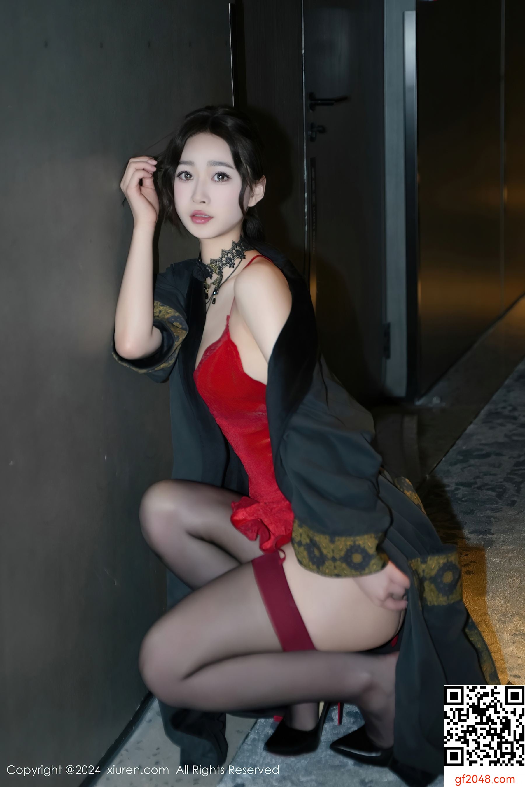 [XiuRen秀人网] No.8547 软糖爱喝奶 黑丝美腿