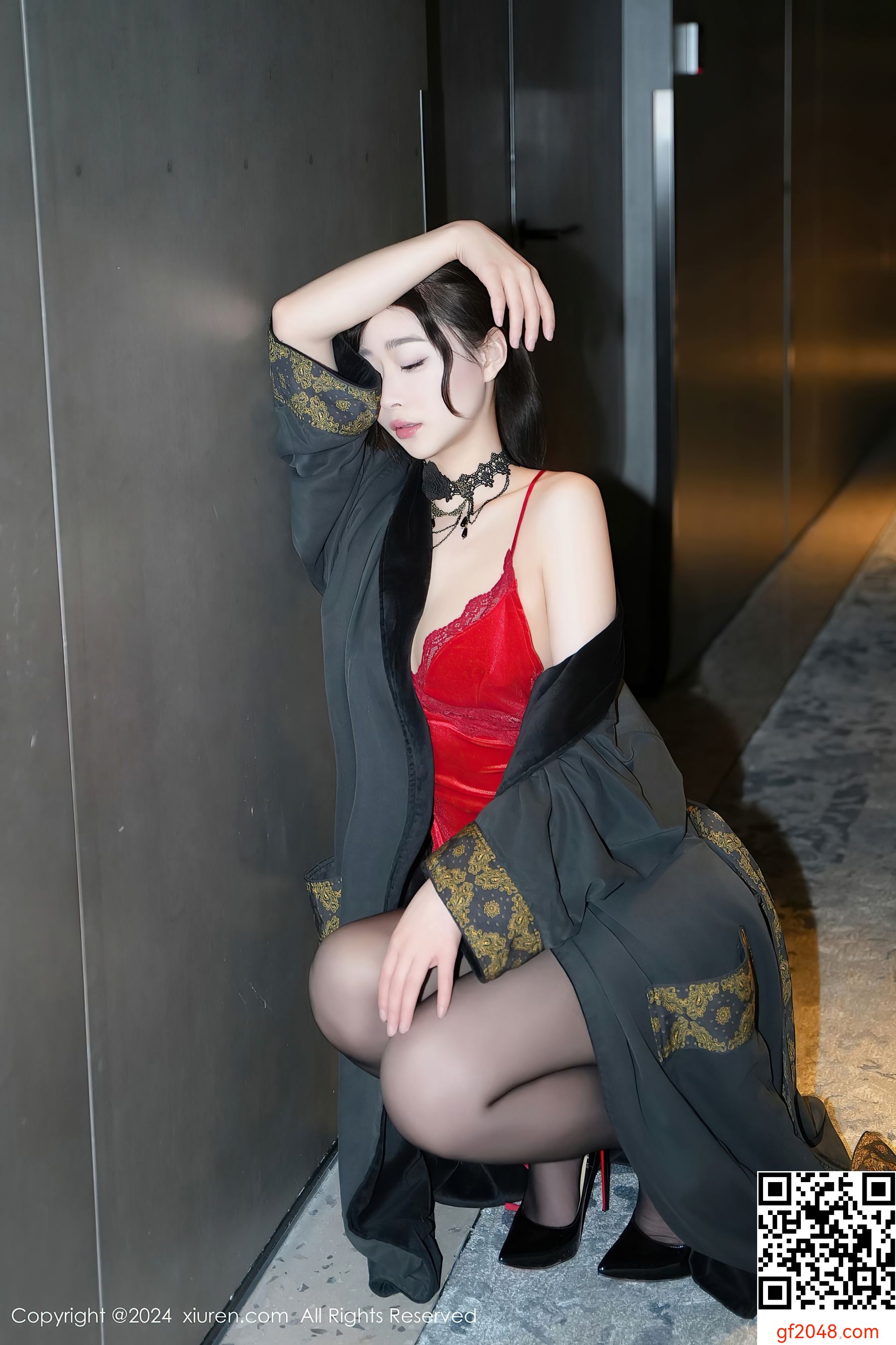 [XiuRen秀人网] No.8547 软糖爱喝奶 黑丝美腿