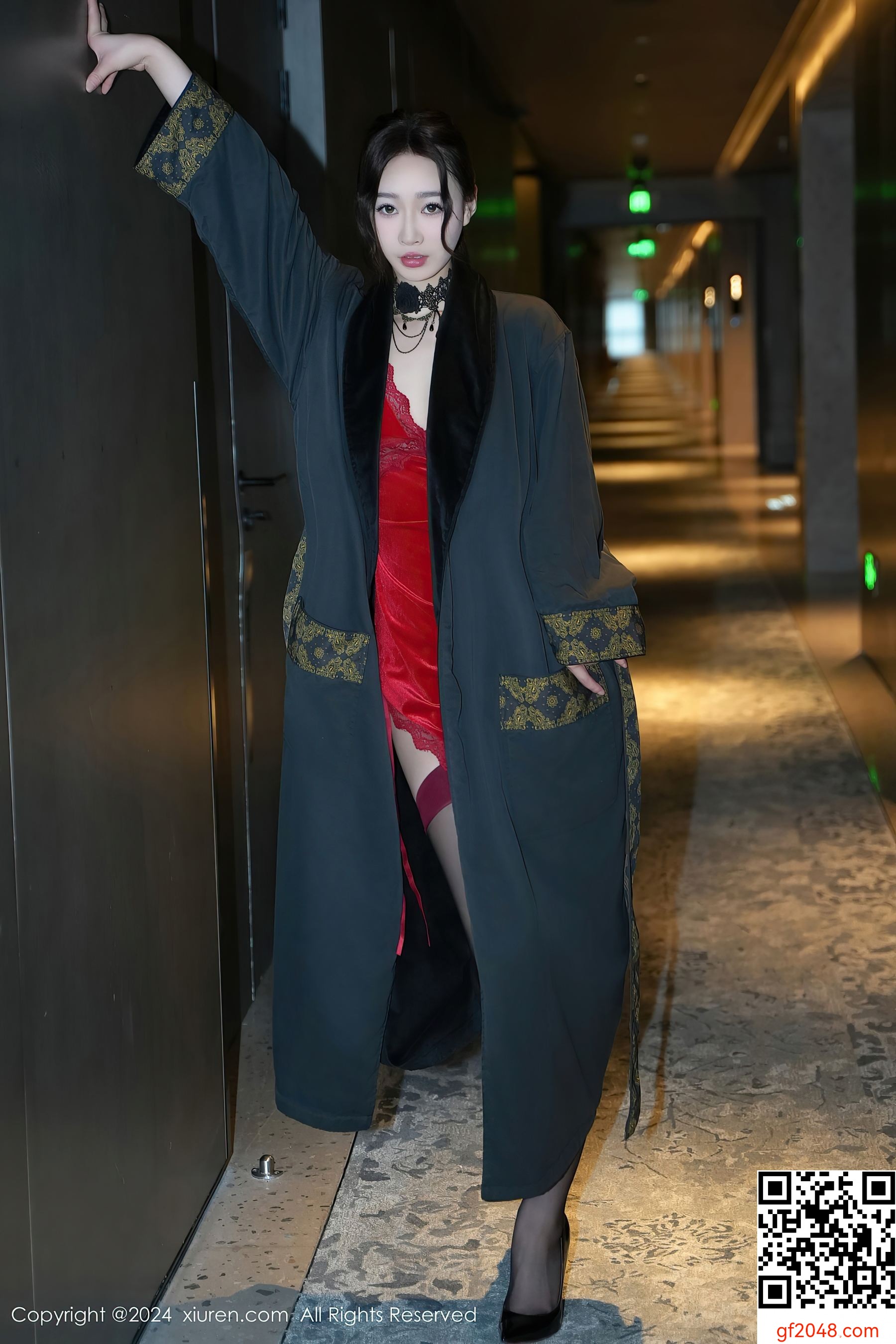 [XiuRen秀人网] No.8547 软糖爱喝奶 黑丝美腿