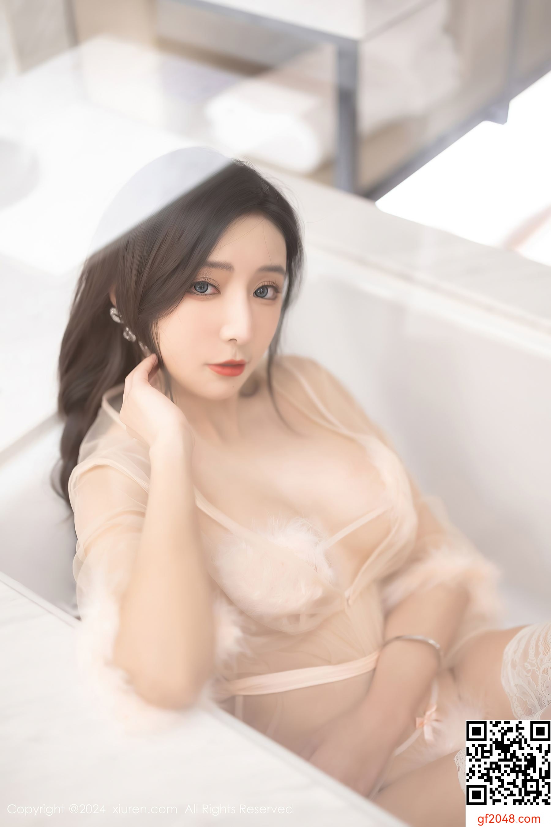 [XiuRen秀人网] No.8378 王馨瑶yanni 丝袜美腿