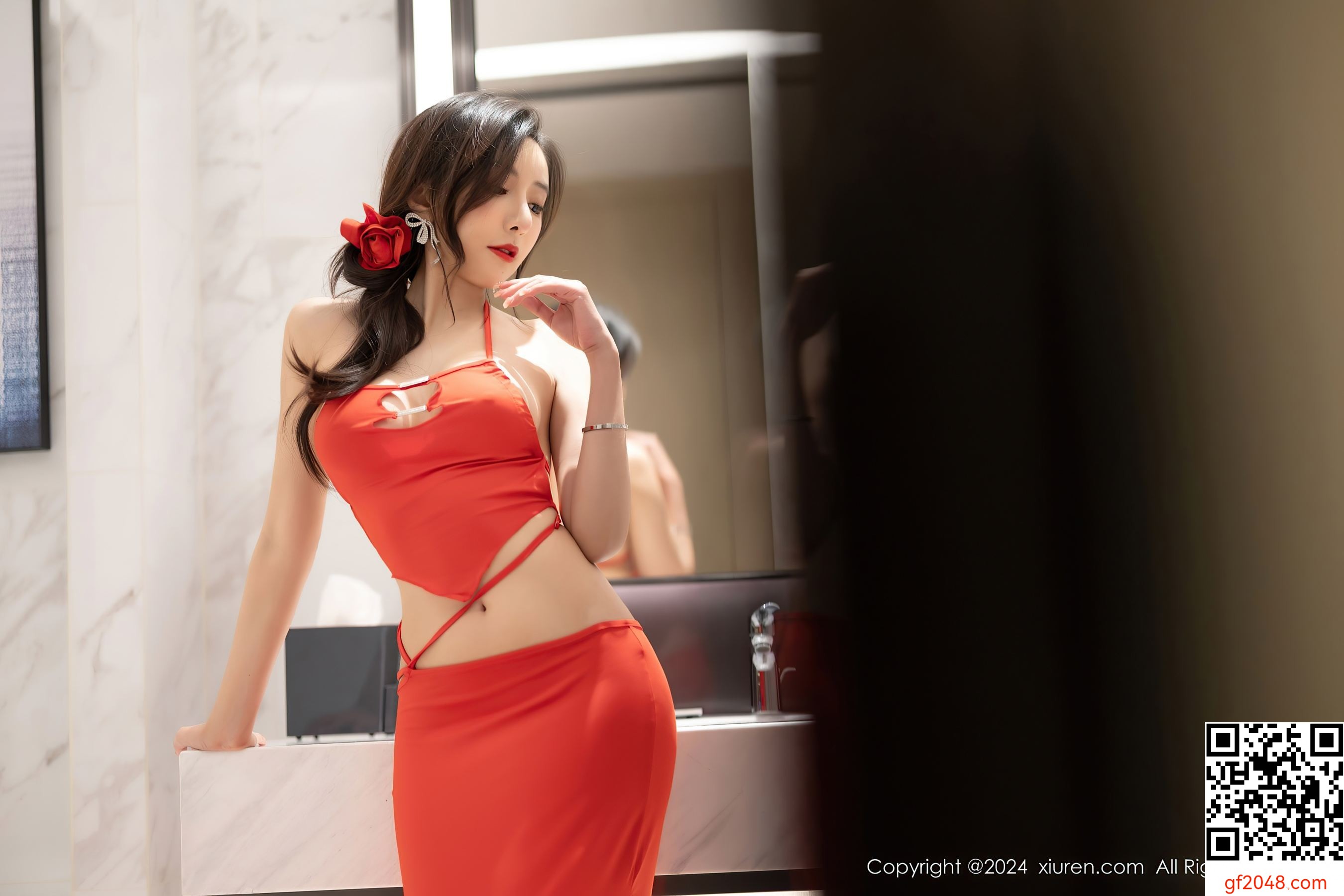 [XiuRen秀人网] No.8378 王馨瑶yanni 丝袜美腿
