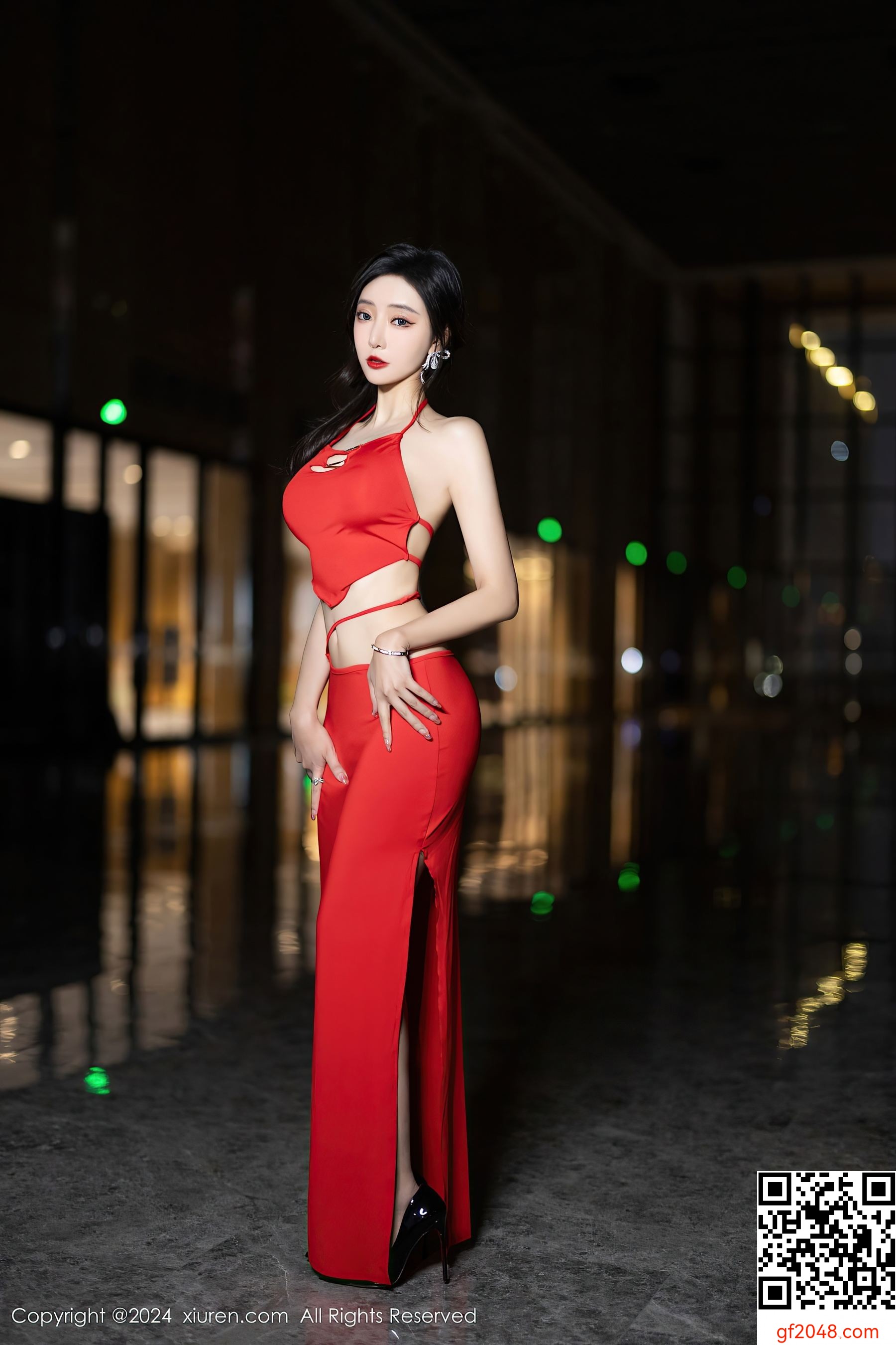 [XiuRen秀人网] No.8378 王馨瑶yanni 丝袜美腿