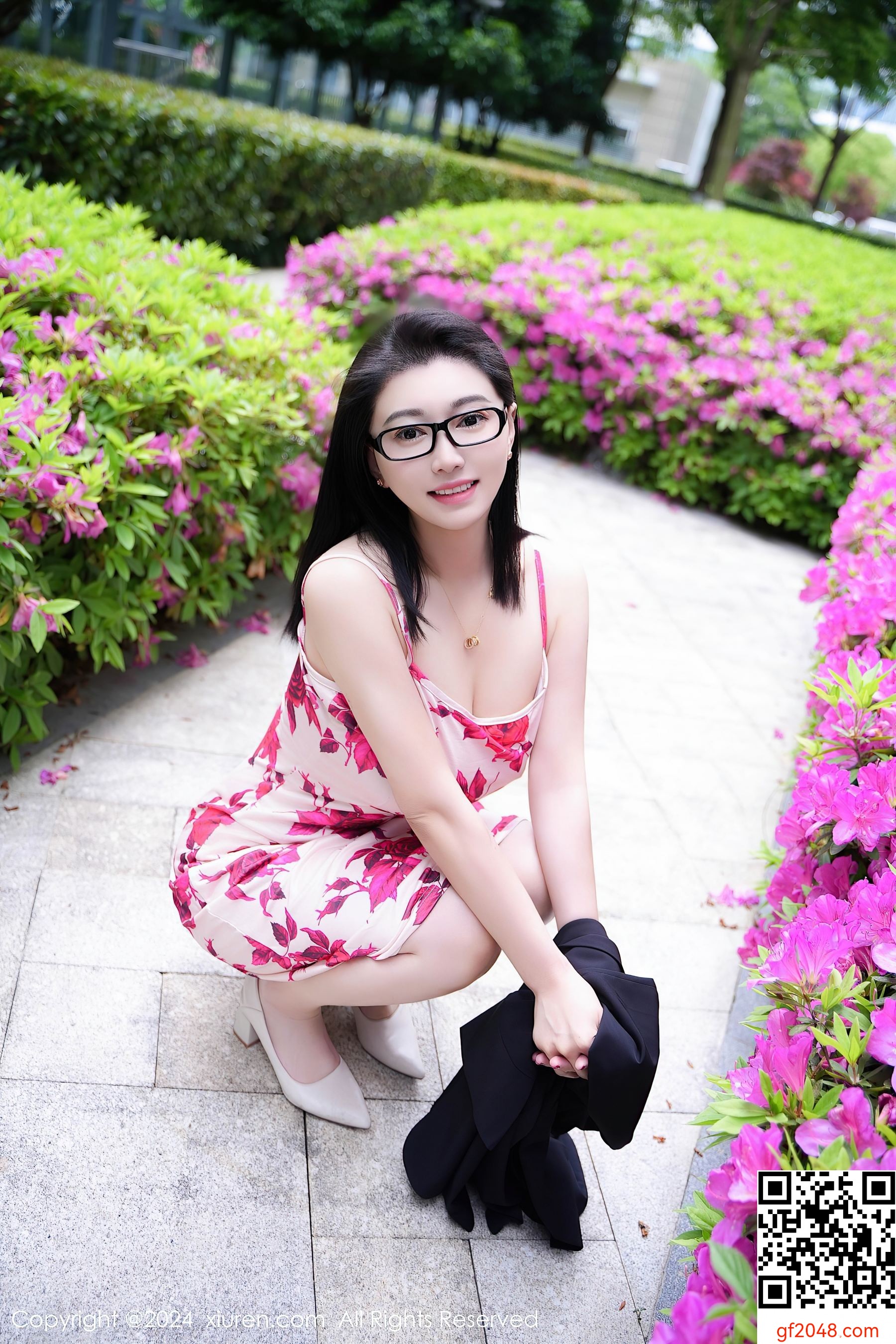 [XiuRen秀人网] No.8468 雅茹老师 长裙美臀