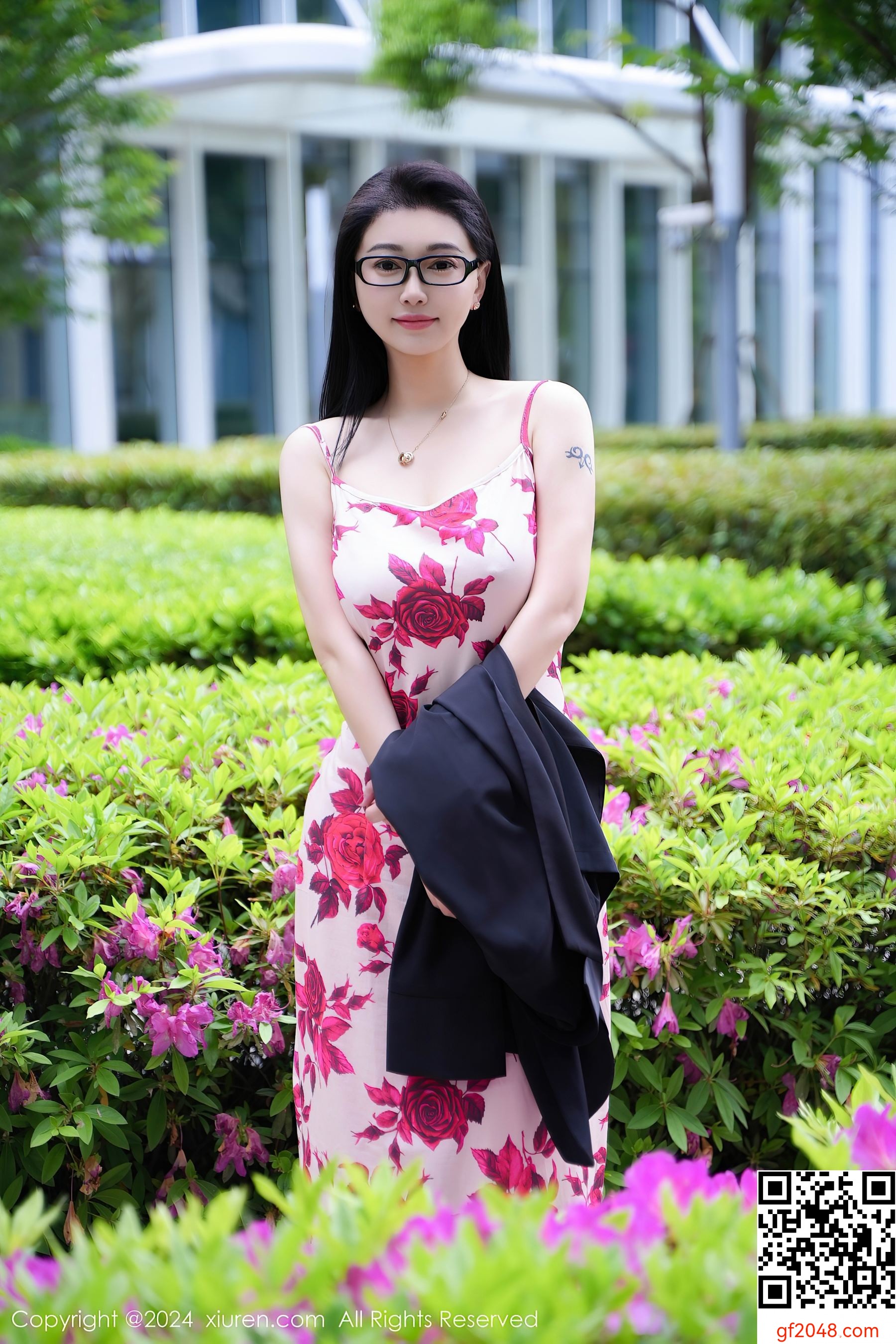 [XiuRen秀人网] No.8468 雅茹老师 长裙美臀