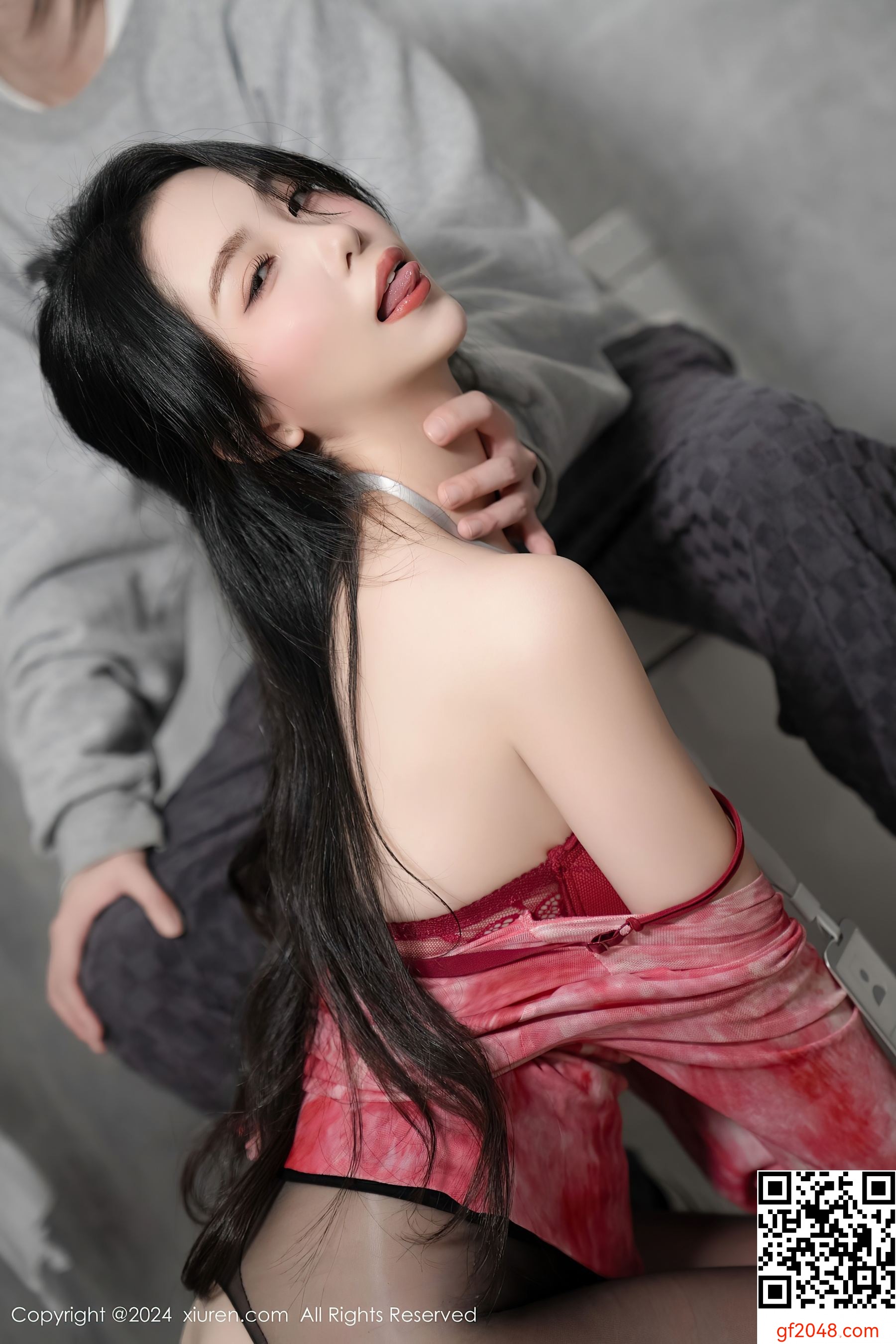[XiuRen秀人网] No.8269 利世 黑丝美腿