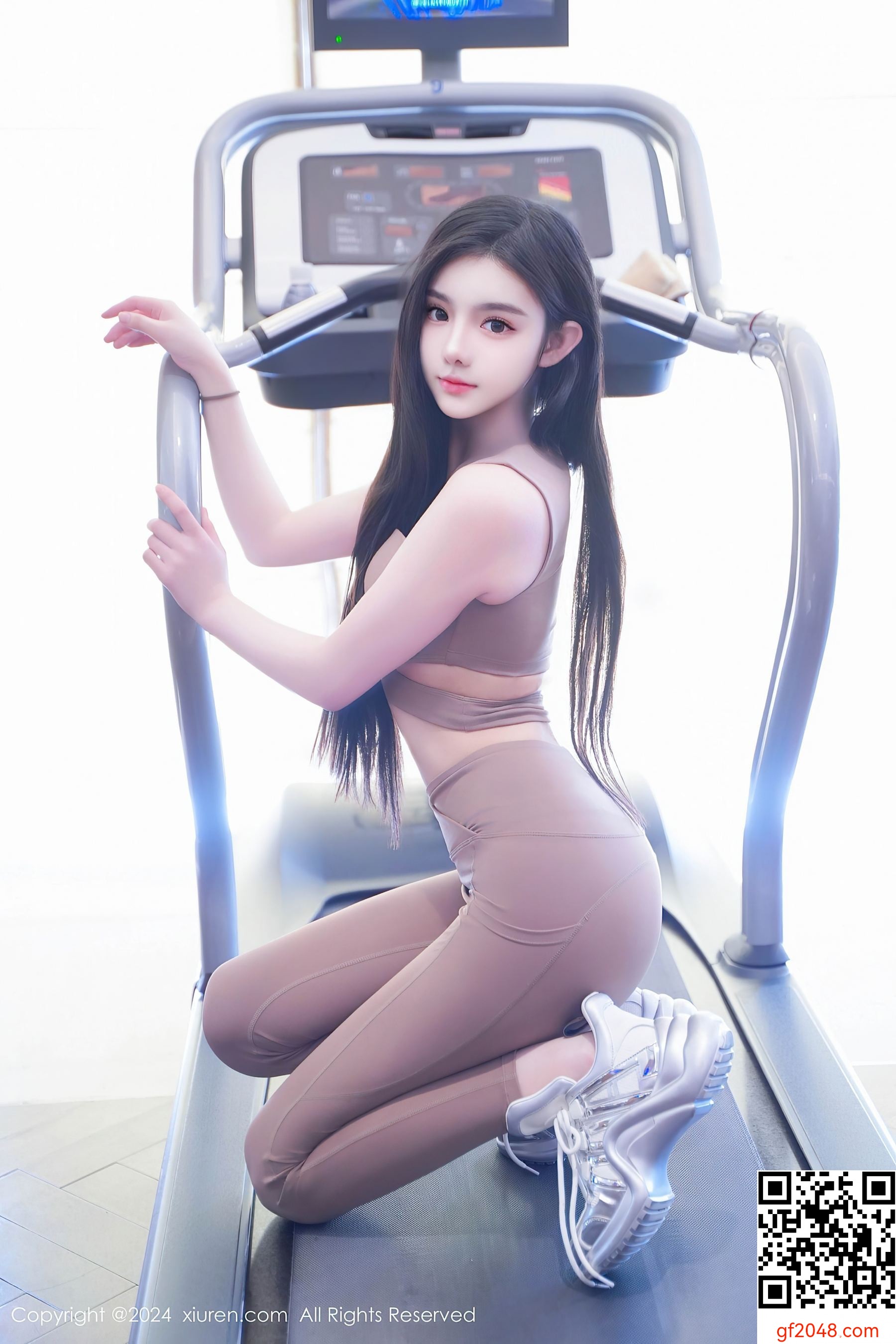[XiuRen秀人网] No.8382 龙雪儿 运动美腿