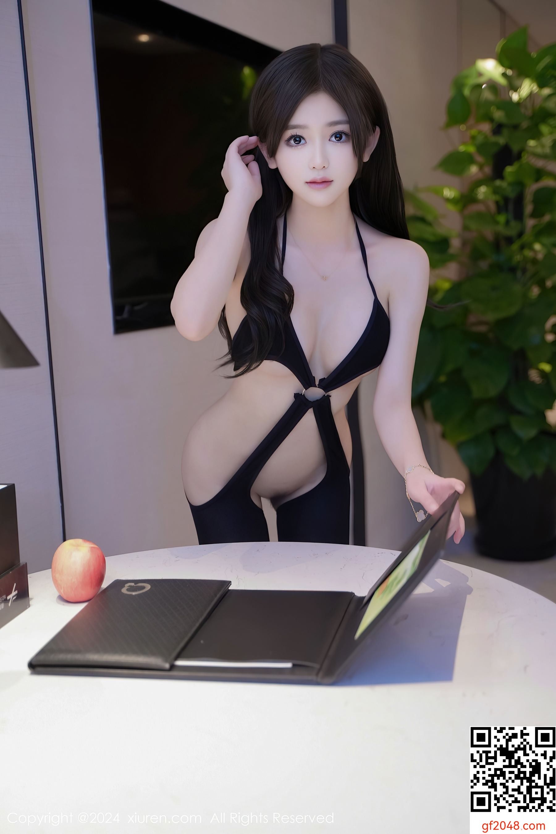 [XiuRen秀人网] No.8172 奶茶味的包子 美腿性感