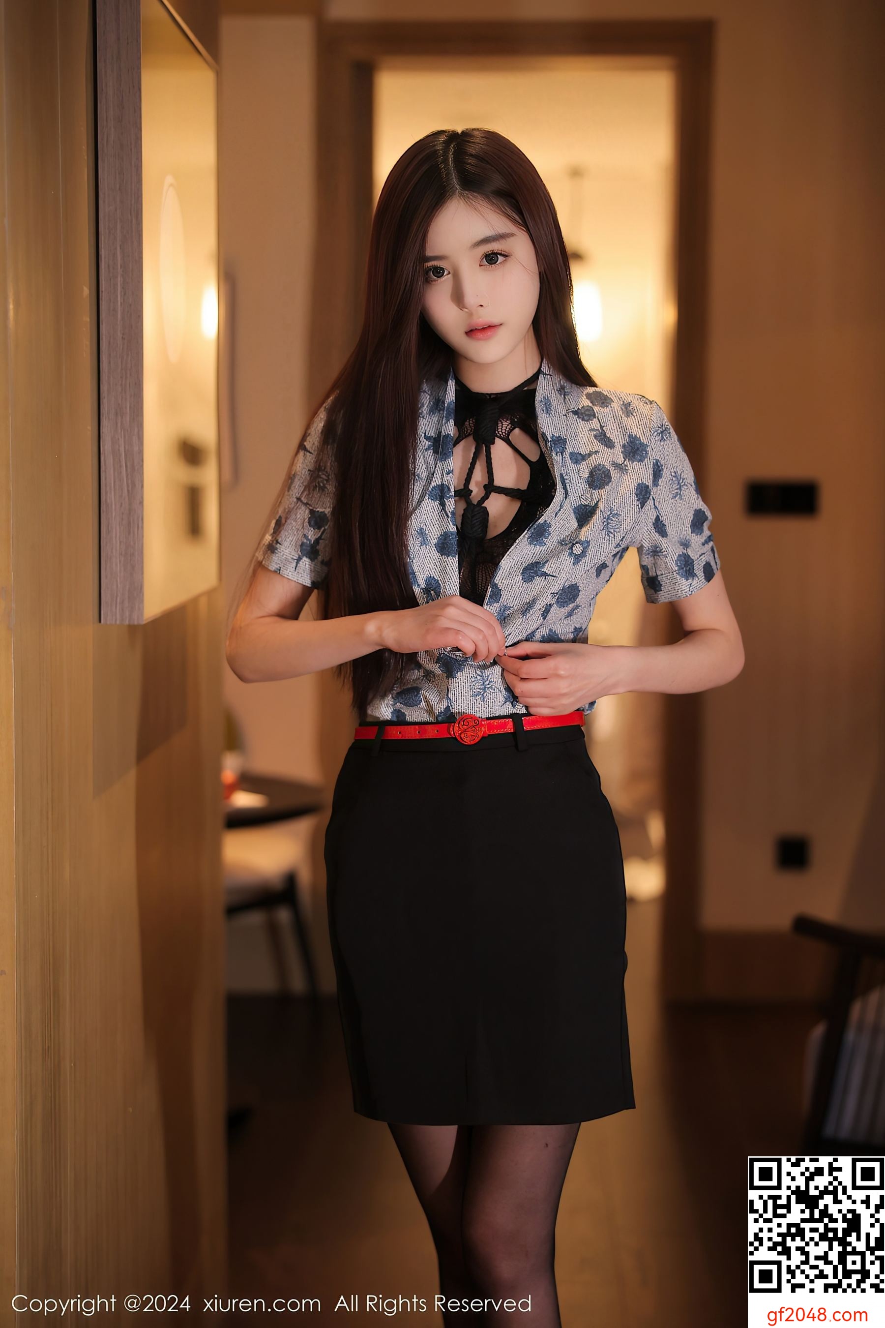 [XiuRen秀人网] No.8125 晚苏susu 制服美腿