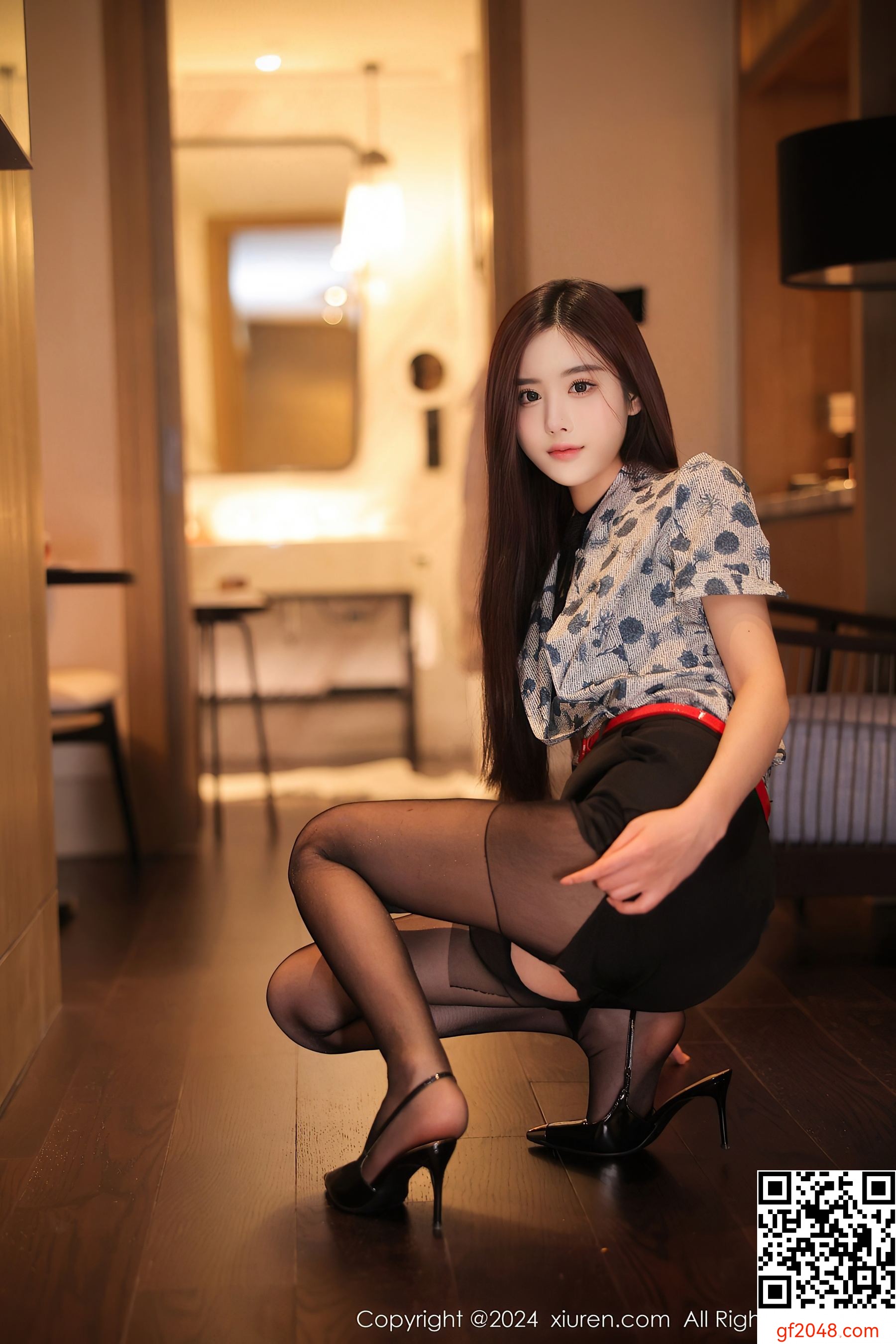 [XiuRen秀人网] No.8125 晚苏susu 制服美腿