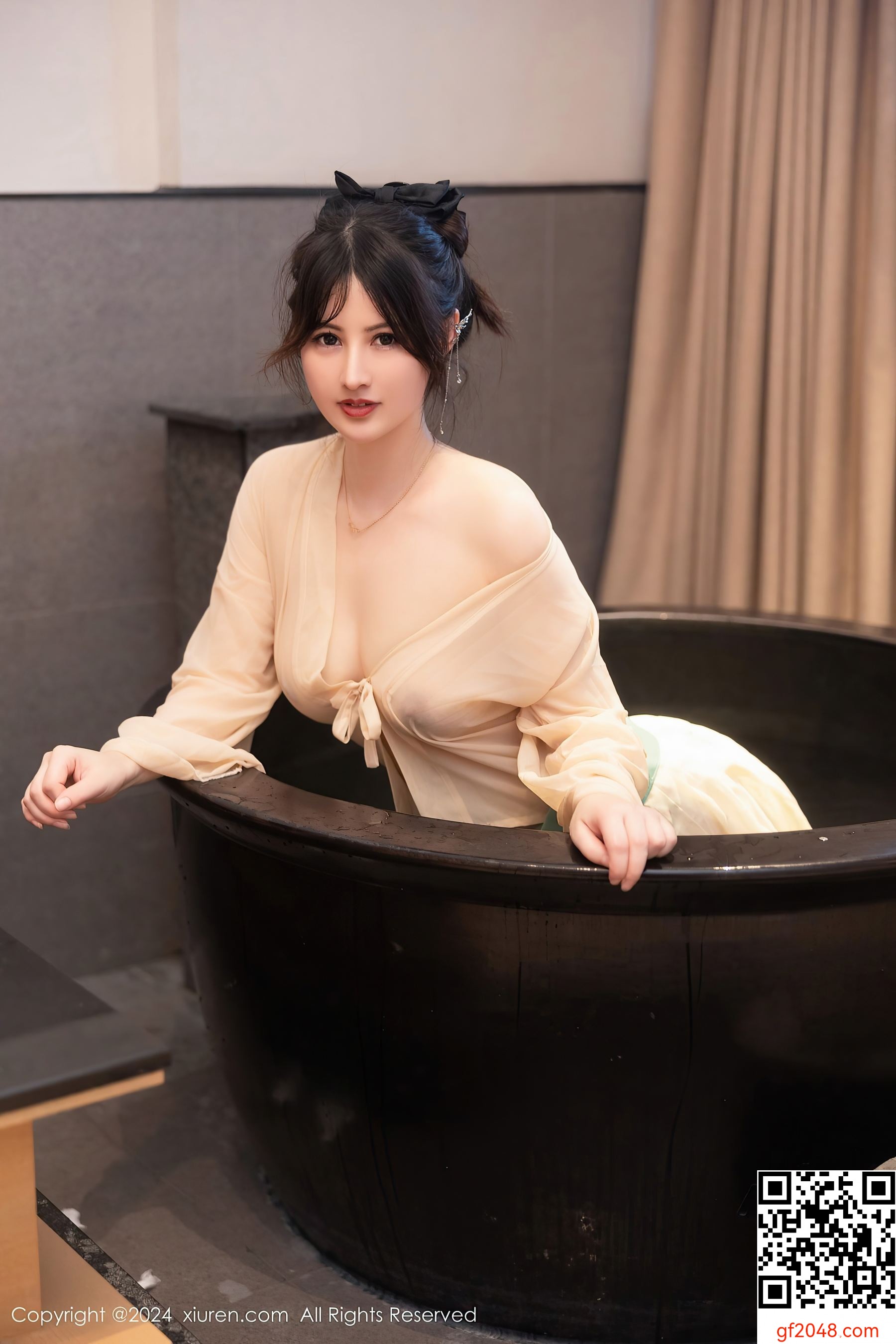 [XiuRen秀人网] No.8128 诗诗kiki 性感美臀