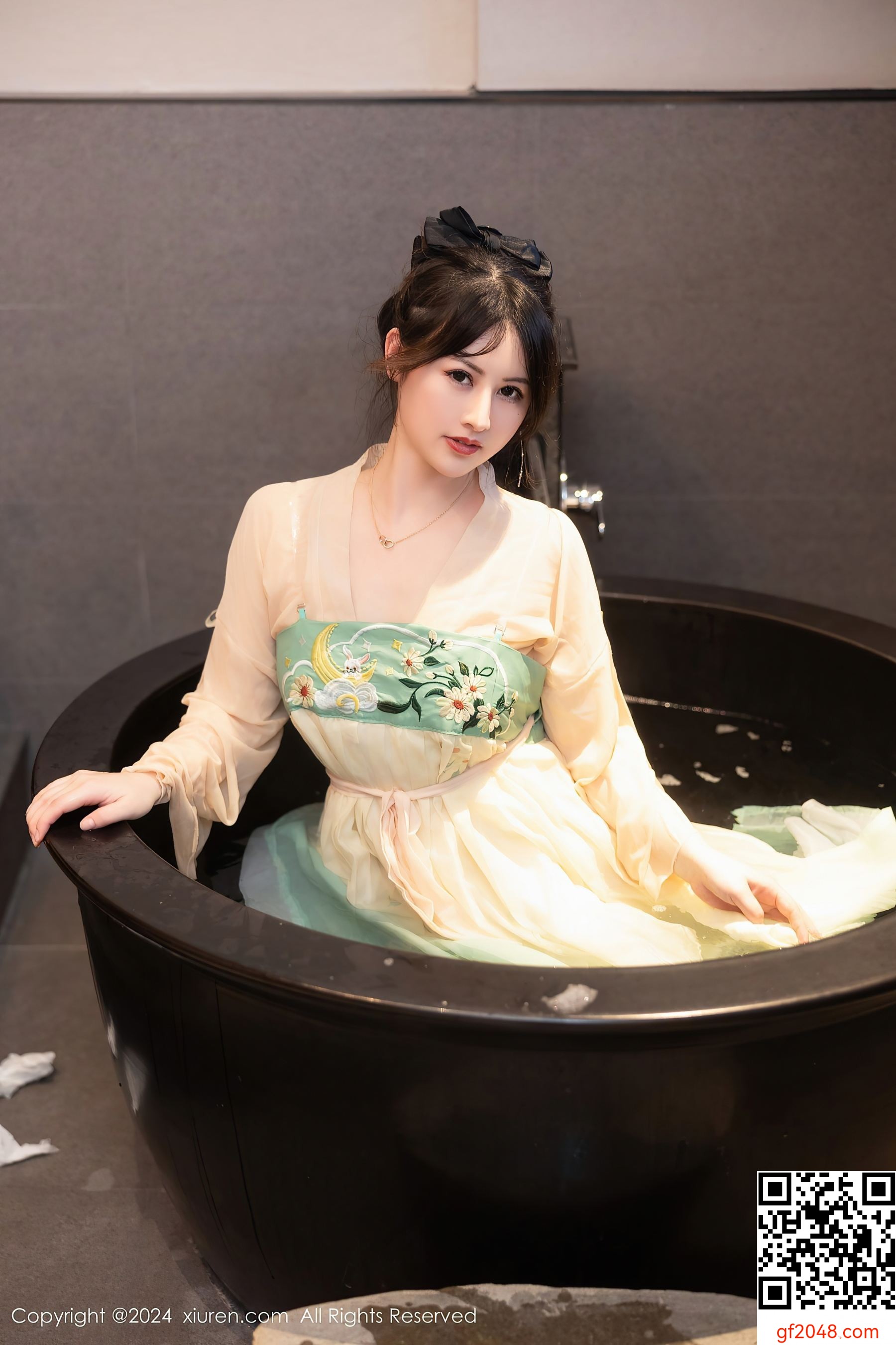 [XiuRen秀人网] No.8128 诗诗kiki 性感美臀