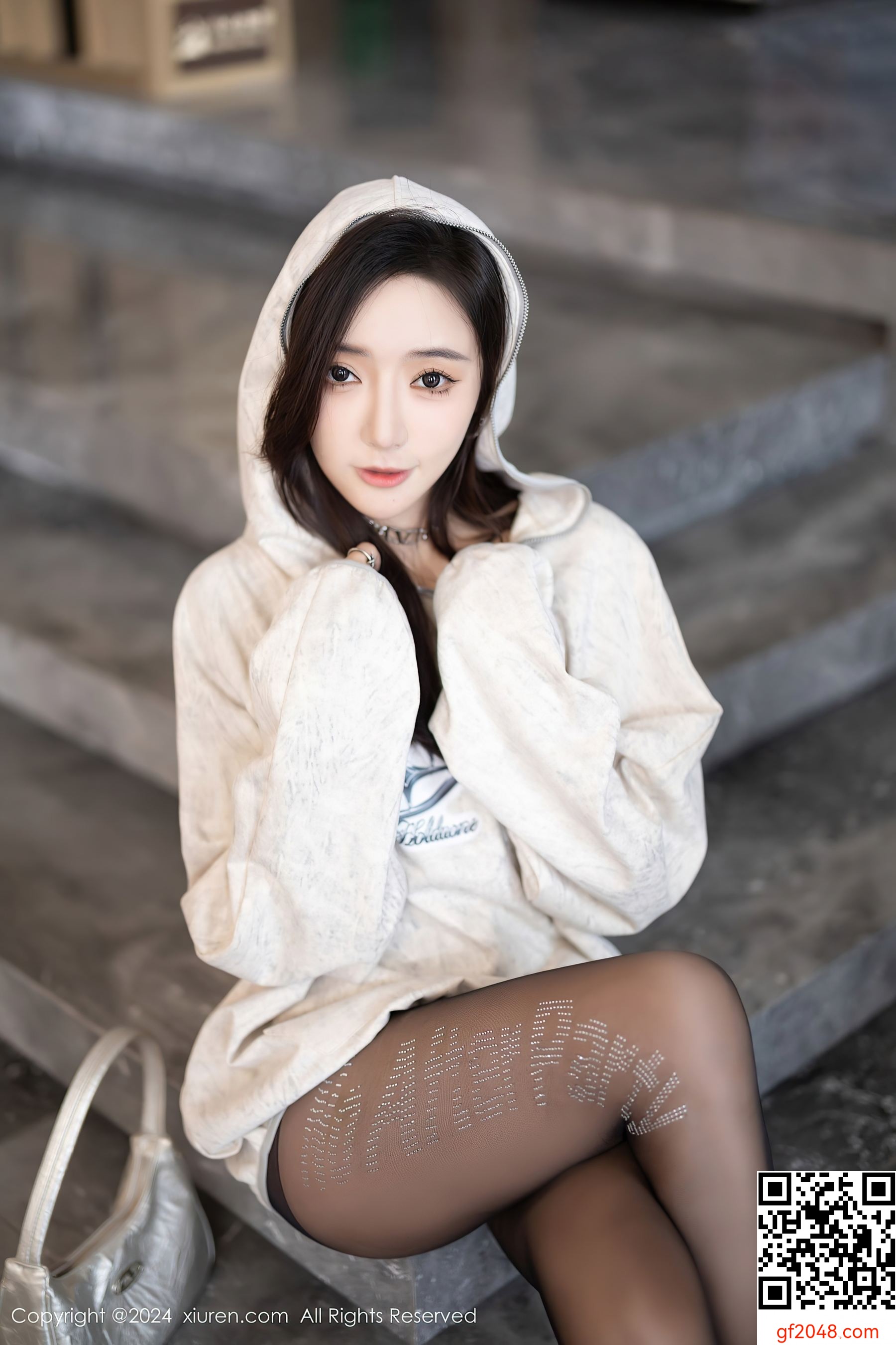 [XiuRen秀人网] No.8135 王馨瑶yanni 美腿黑丝