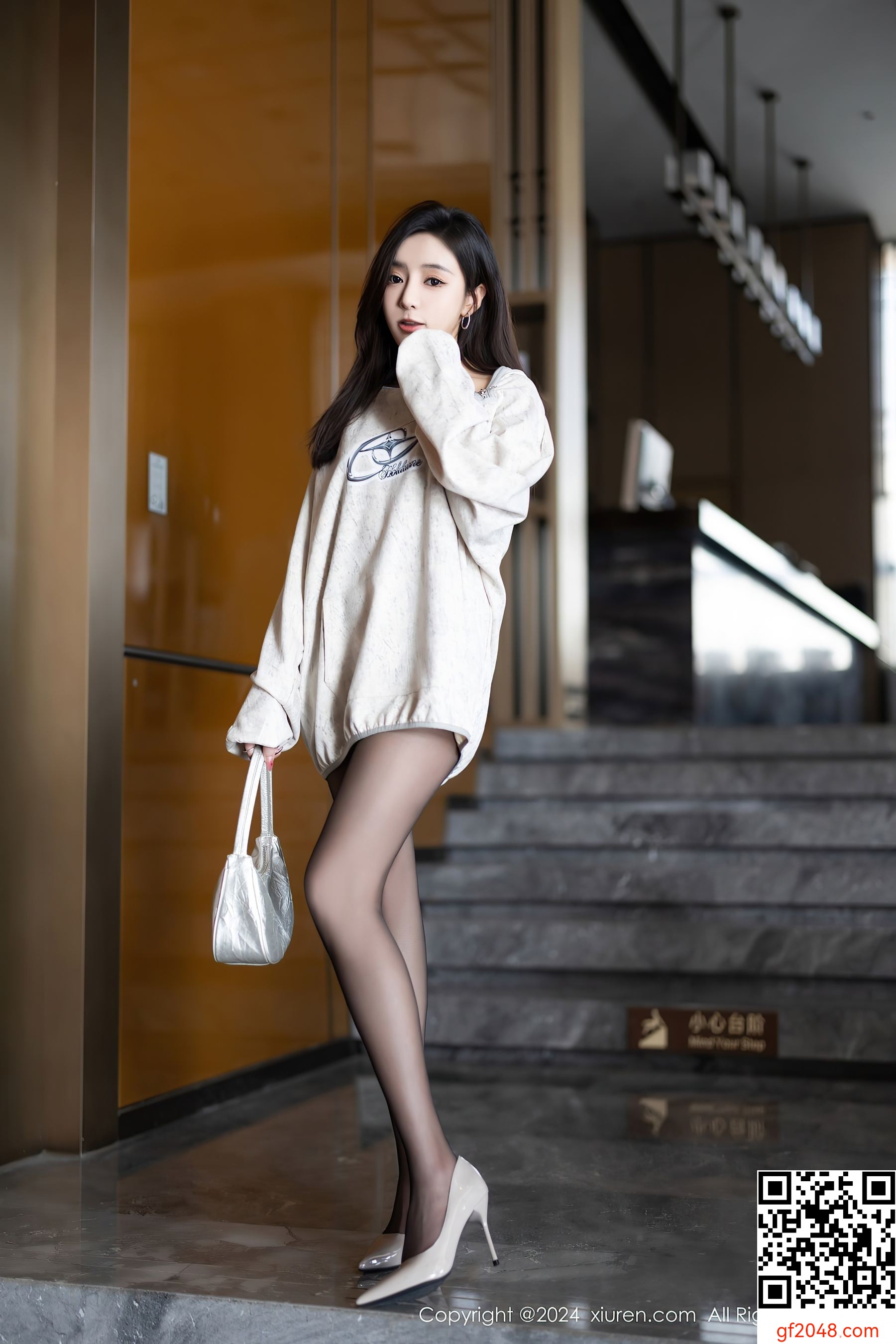[XiuRen秀人网] No.8135 王馨瑶yanni 美腿黑丝