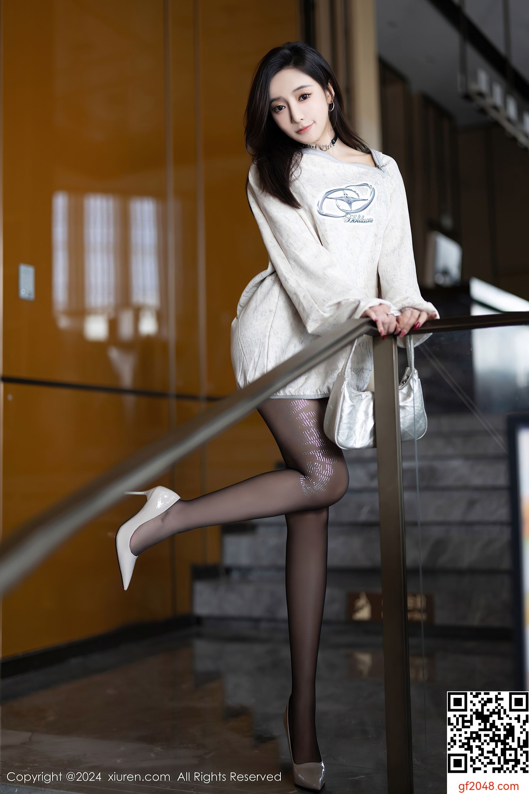 [XiuRen秀人网] No.8135 王馨瑶yanni 美腿黑丝