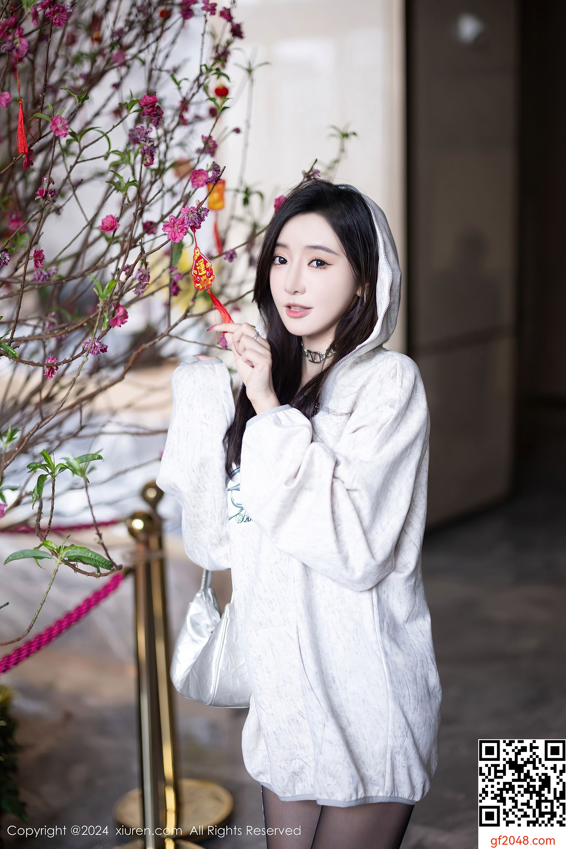 [XiuRen秀人网] No.8135 王馨瑶yanni 美腿黑丝