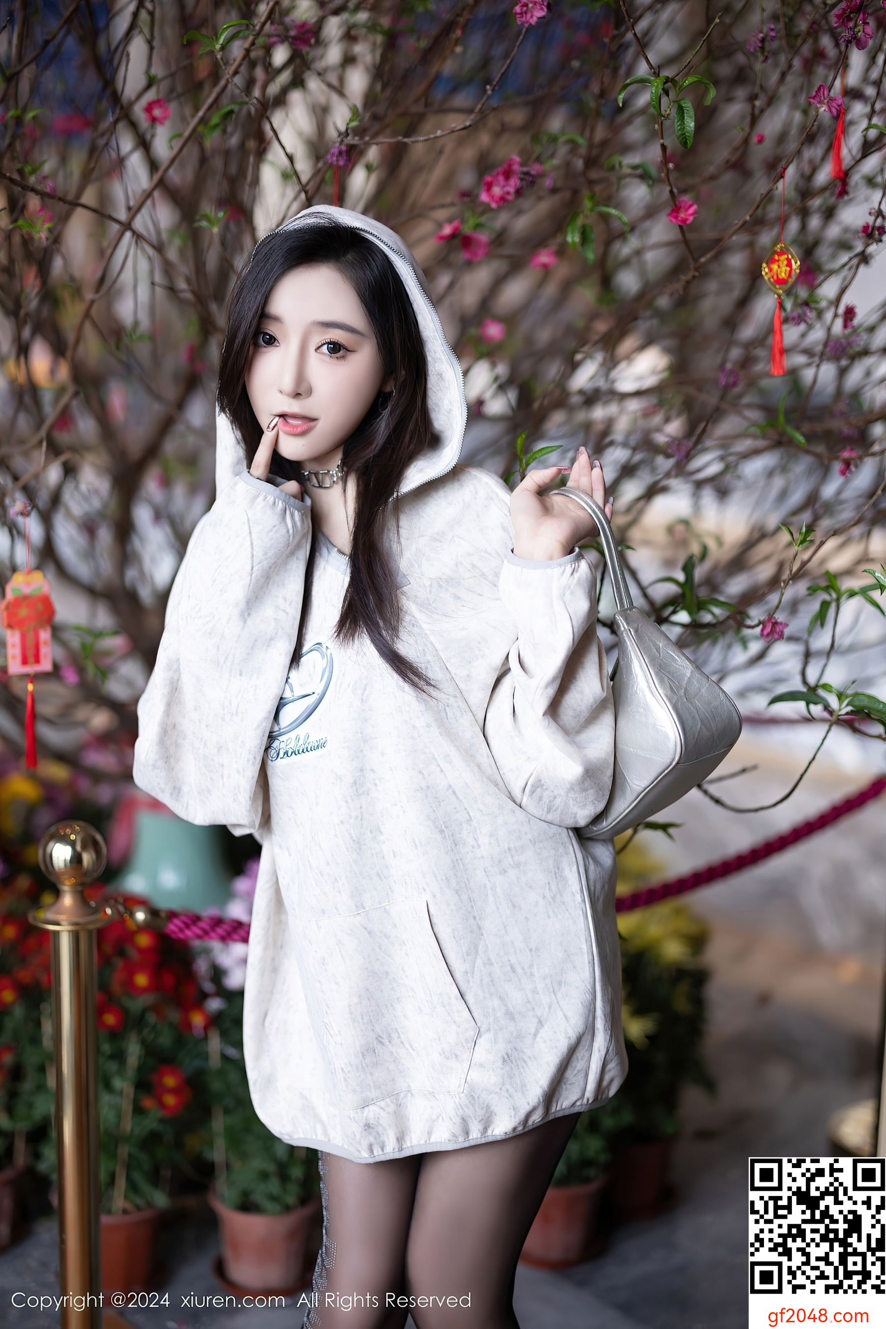 [XiuRen秀人网] No.8135 王馨瑶yanni 美腿黑丝