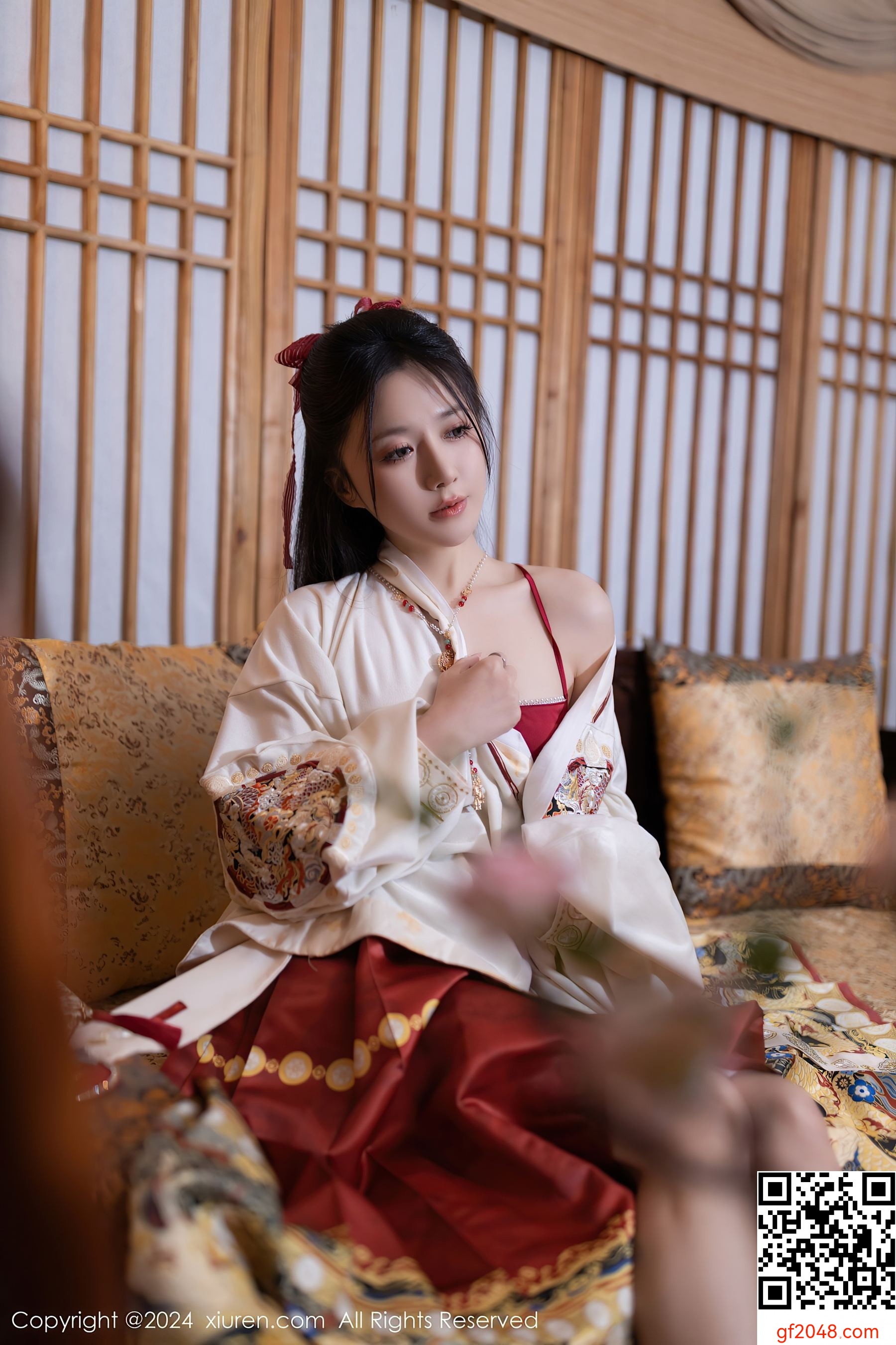 [XiuRen秀人网] No.8095 鱼子酱Fish 美腿妩媚
