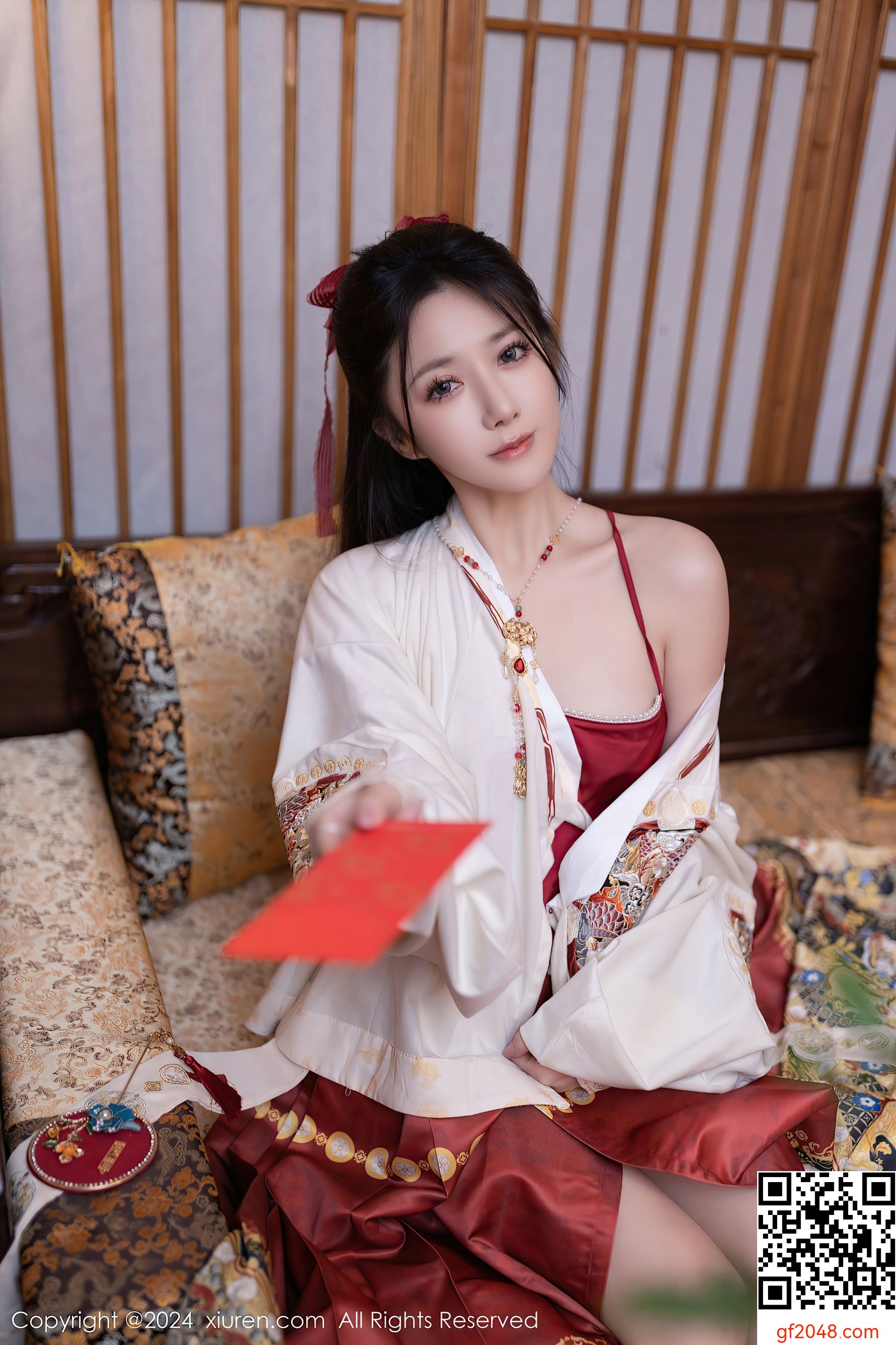 [XiuRen秀人网] No.8095 鱼子酱Fish 美腿妩媚