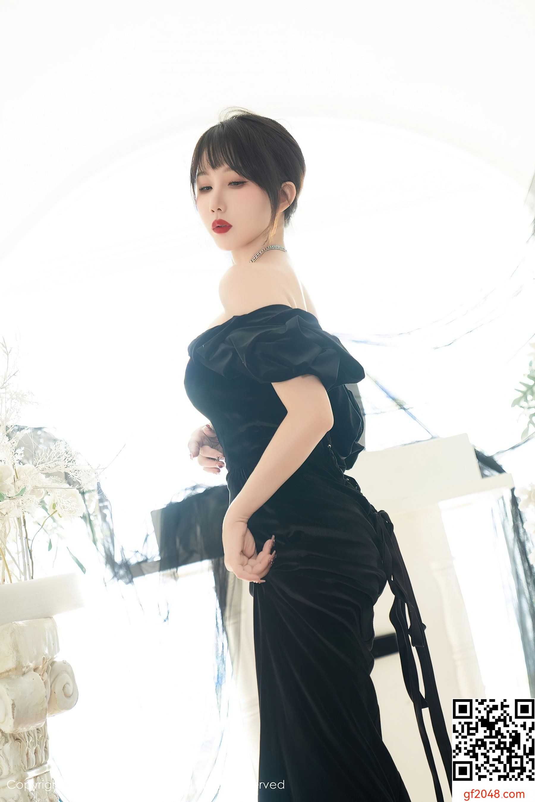 [XiuRen秀人网] No.8070 波巧酱 黑丝美腿