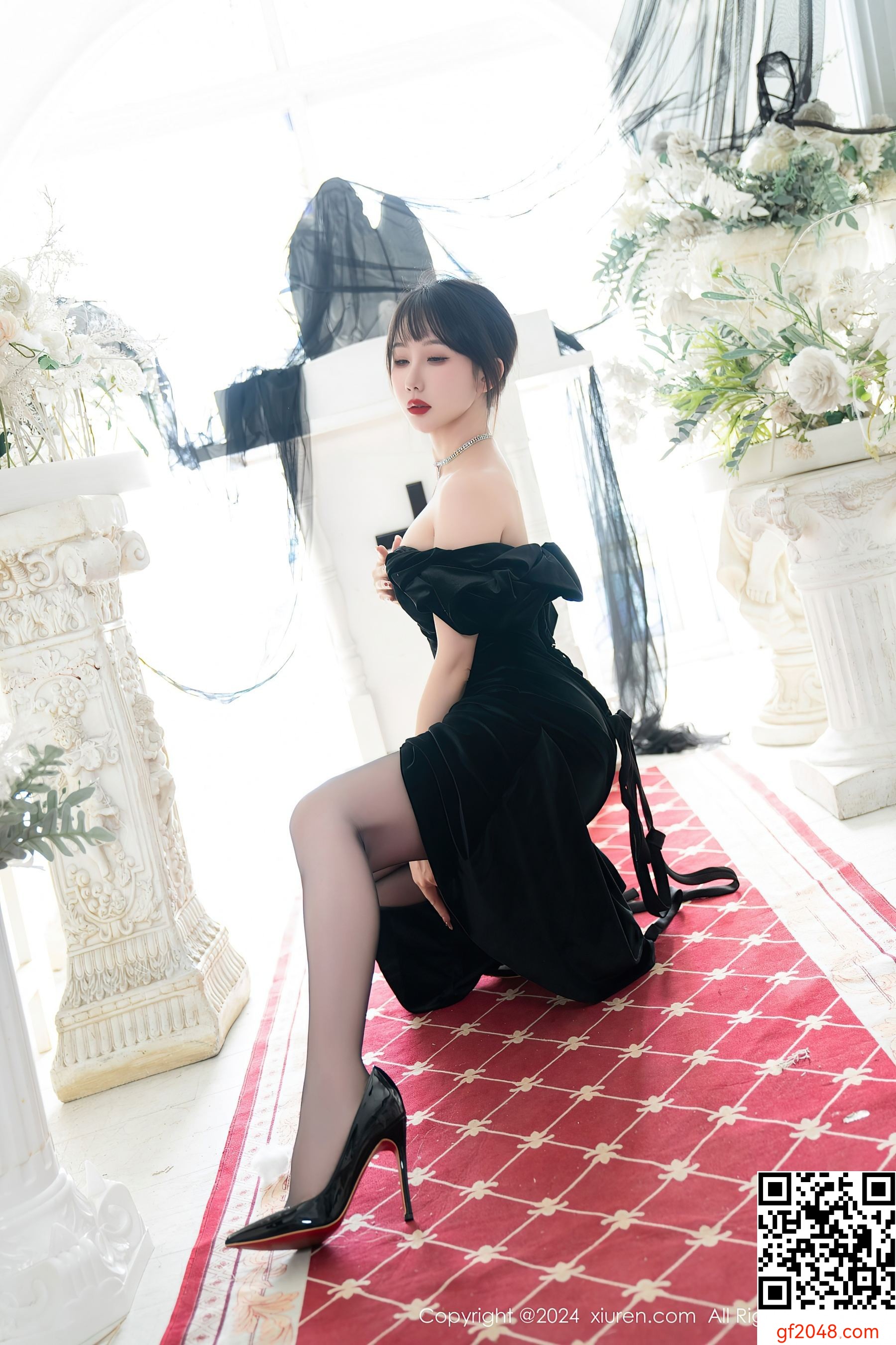 [XiuRen秀人网] No.8070 波巧酱 黑丝美腿