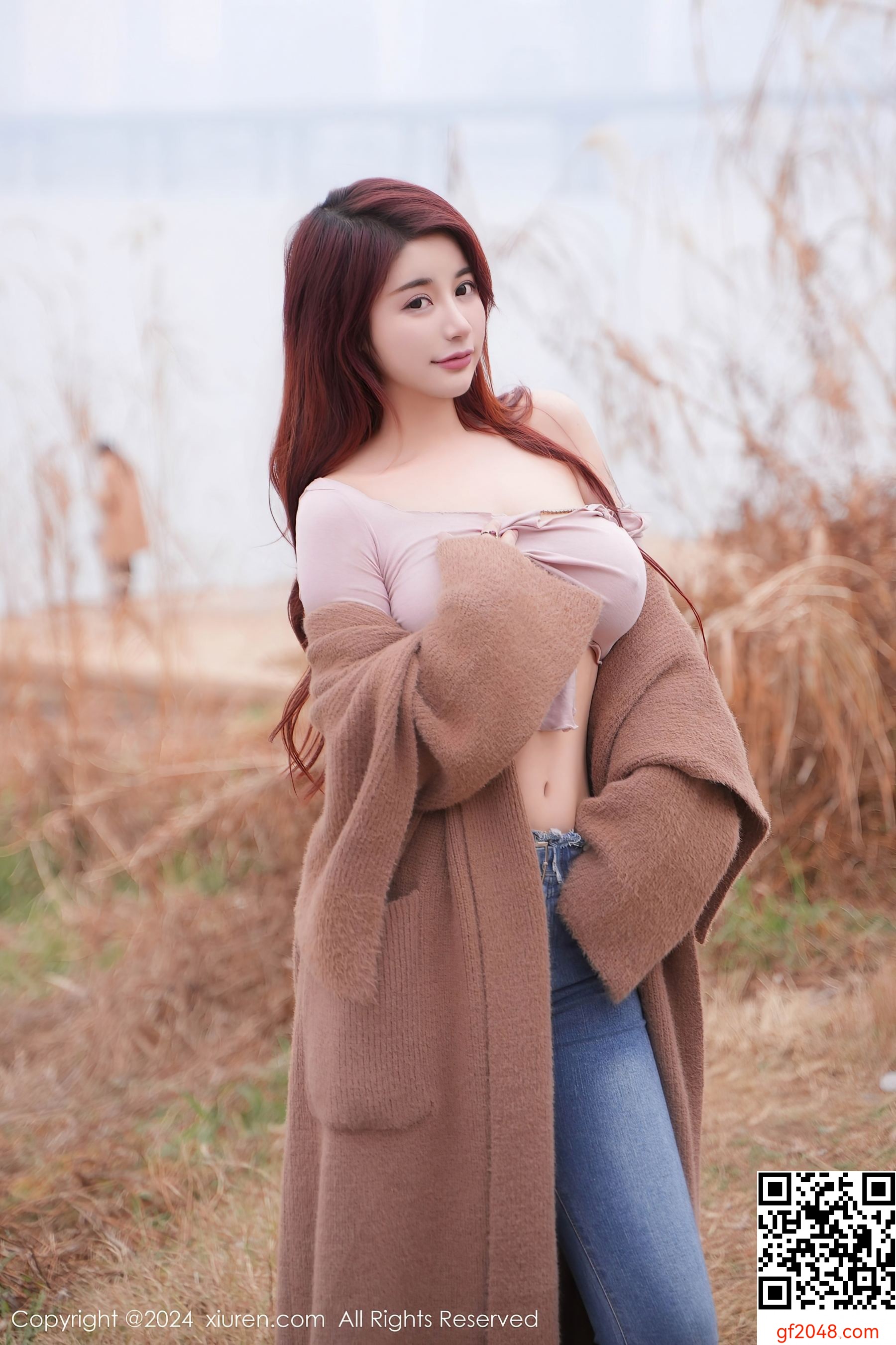 [XiuRen秀人网] No.8076 美七Mia 牛仔裤美臀
