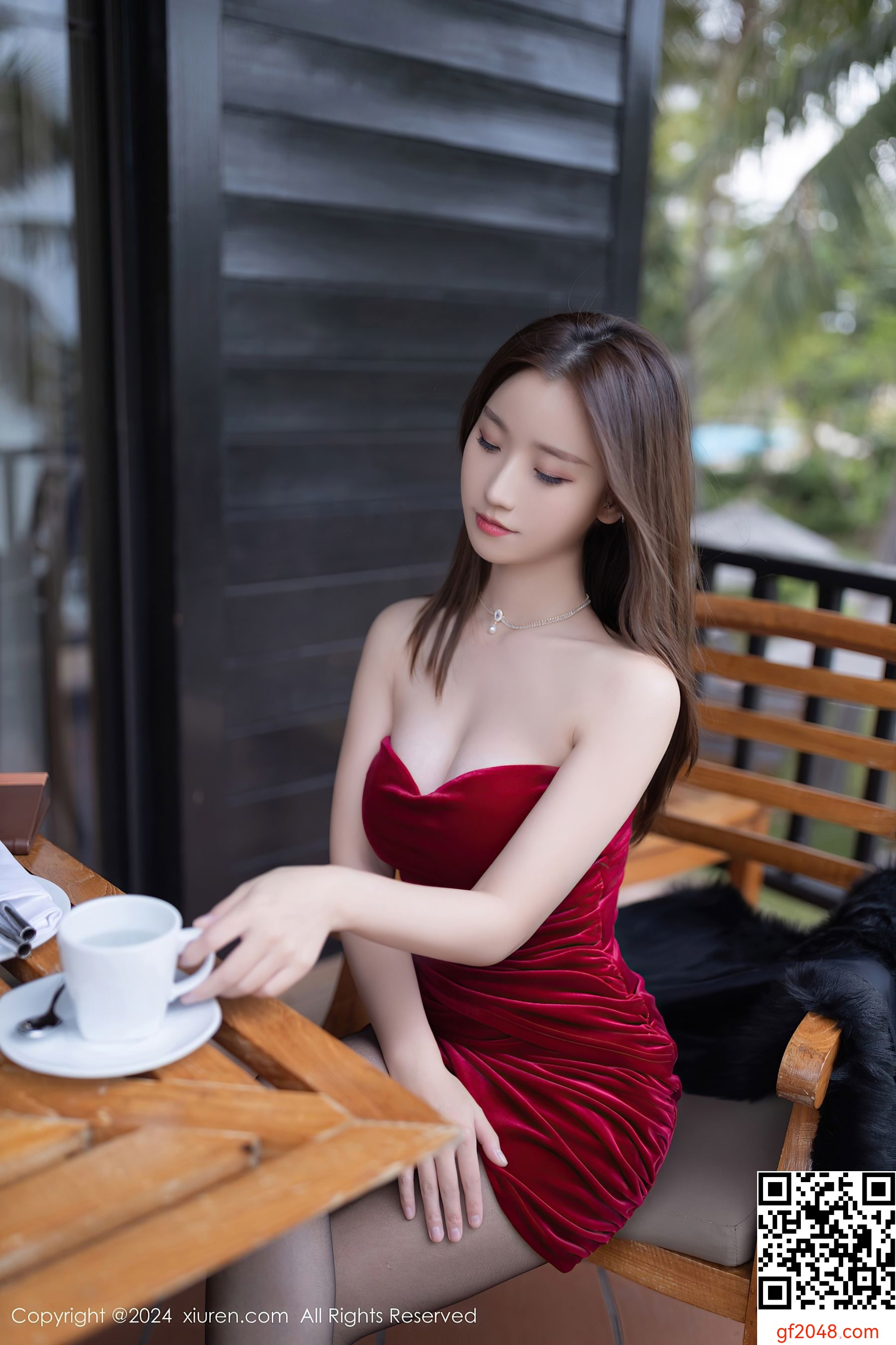 [XiuRen秀人网] No.8077 杏子Yada 美腿黑丝