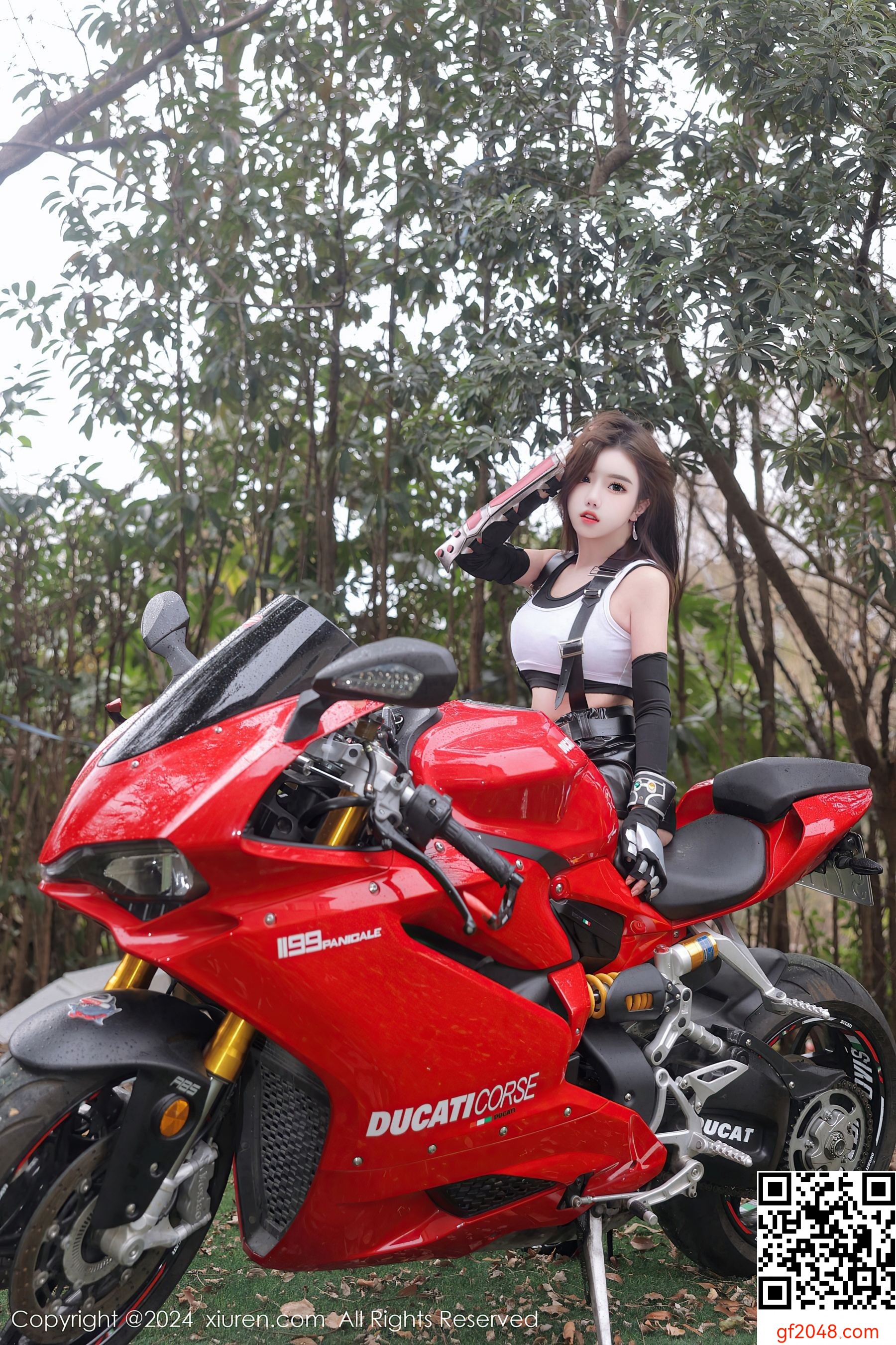 [XiuRen秀人网] No.7969 小薯条nienie 摩托车美腿