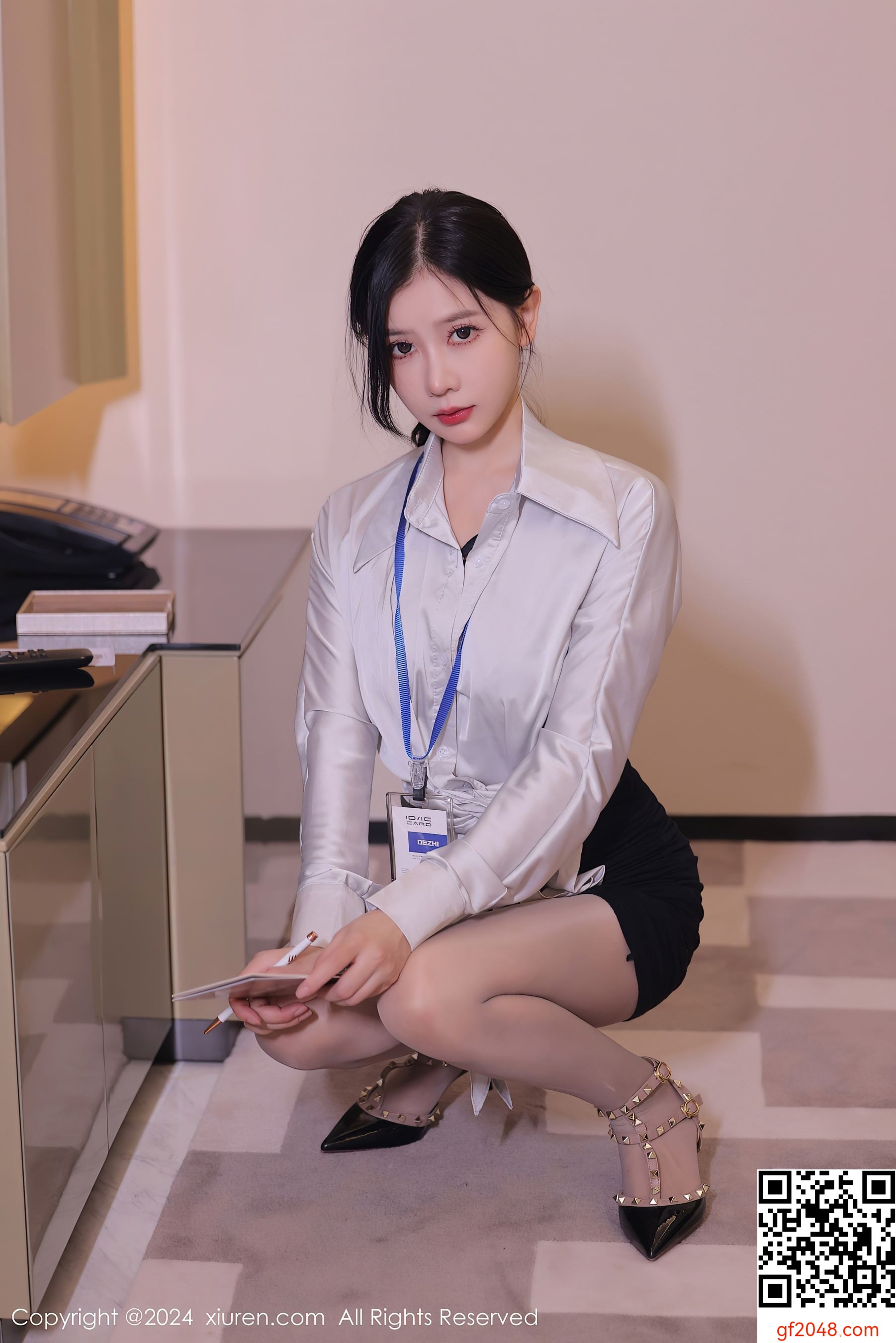 [XiuRen秀人网] No.7926 尹甜甜 短裙美腿