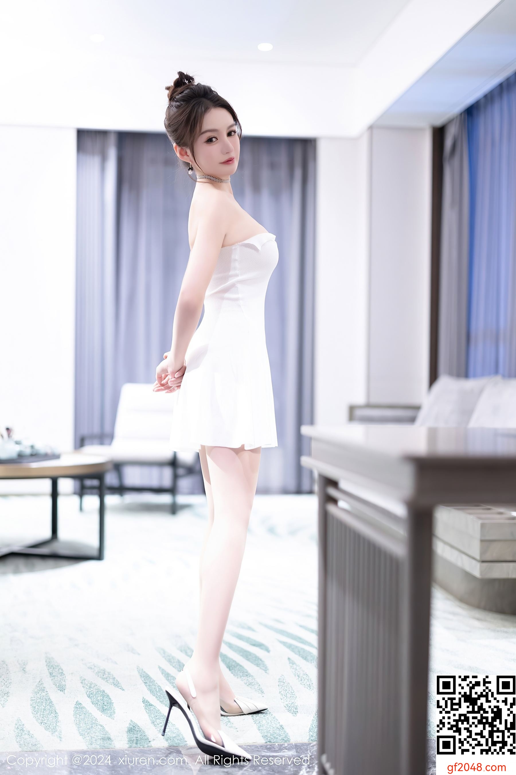 [XiuRen秀人网] No.7927 唐宁宁 美腿妩媚