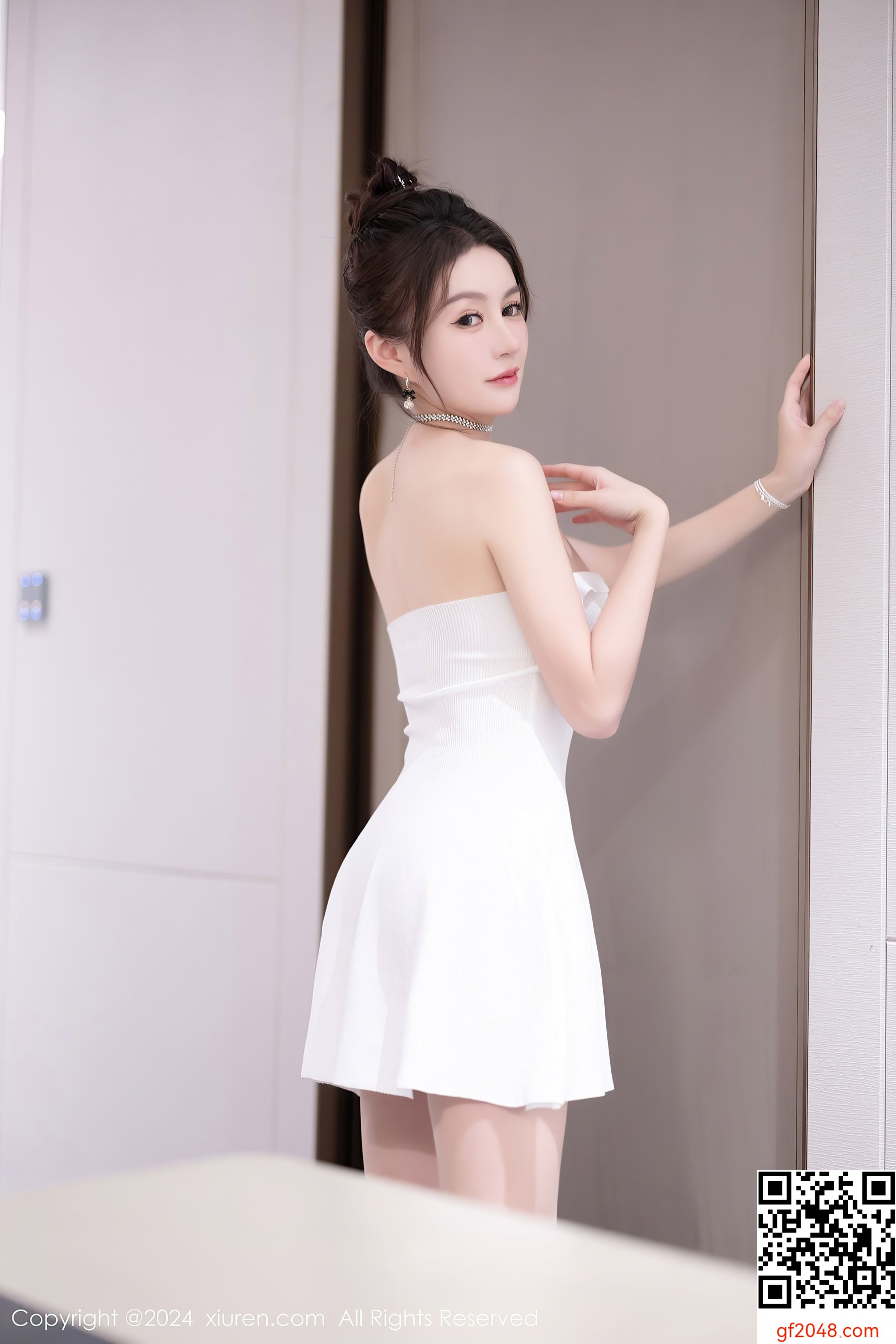[XiuRen秀人网] No.7927 唐宁宁 美腿妩媚