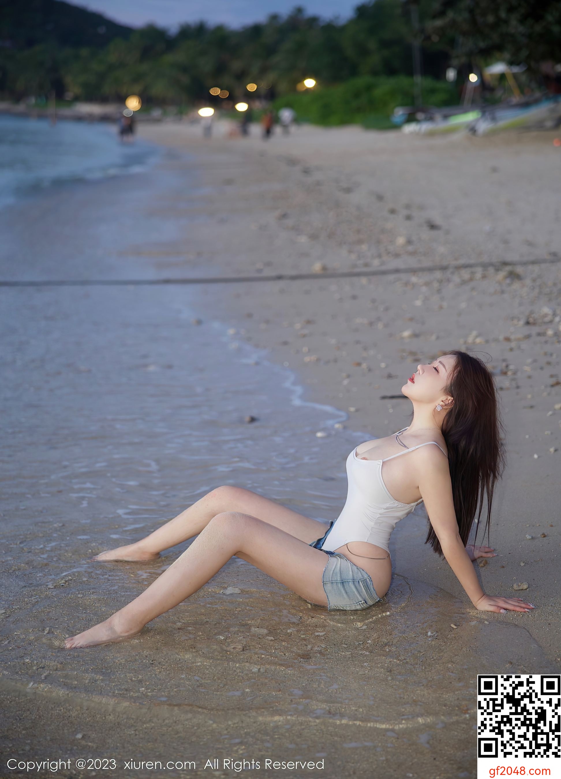 [XiuRen秀人网] No.7866 小薯条nienie 沙滩美腿