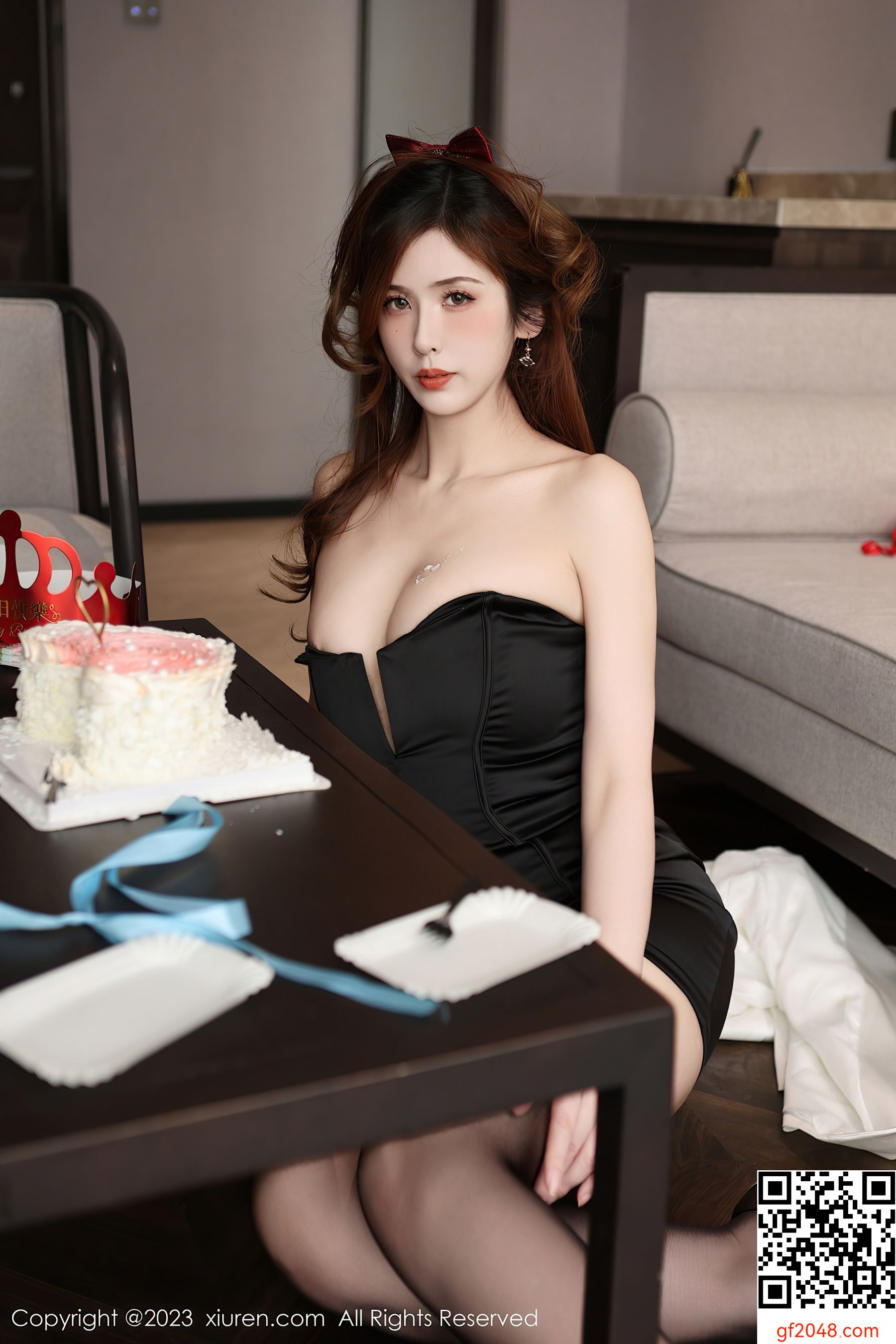 [XiuRen秀人网] No.7872 月野兔美妞 美腿黑丝