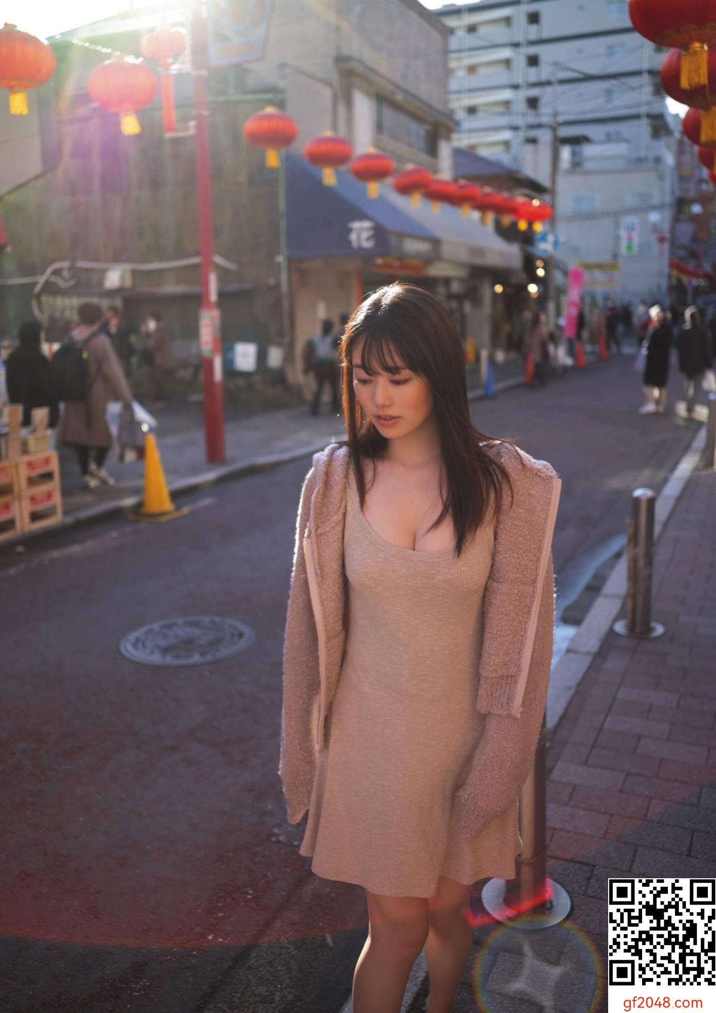 [杉本愛美莉] 驚見誘人小蠻腰 整體魅力滿分 (18P)