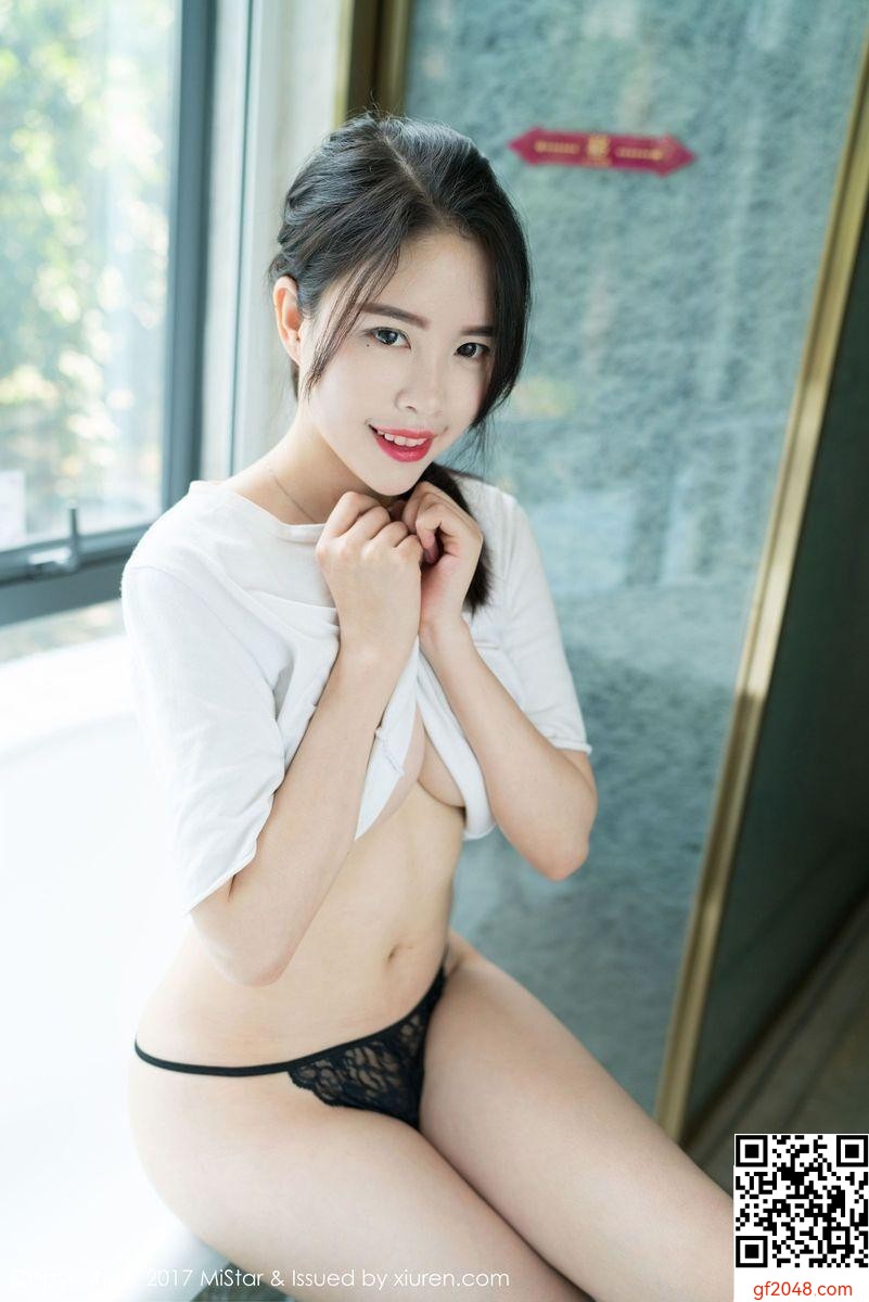 美女模特莉爾清麗面容真空美胸黑色丁字褲 (42P)
