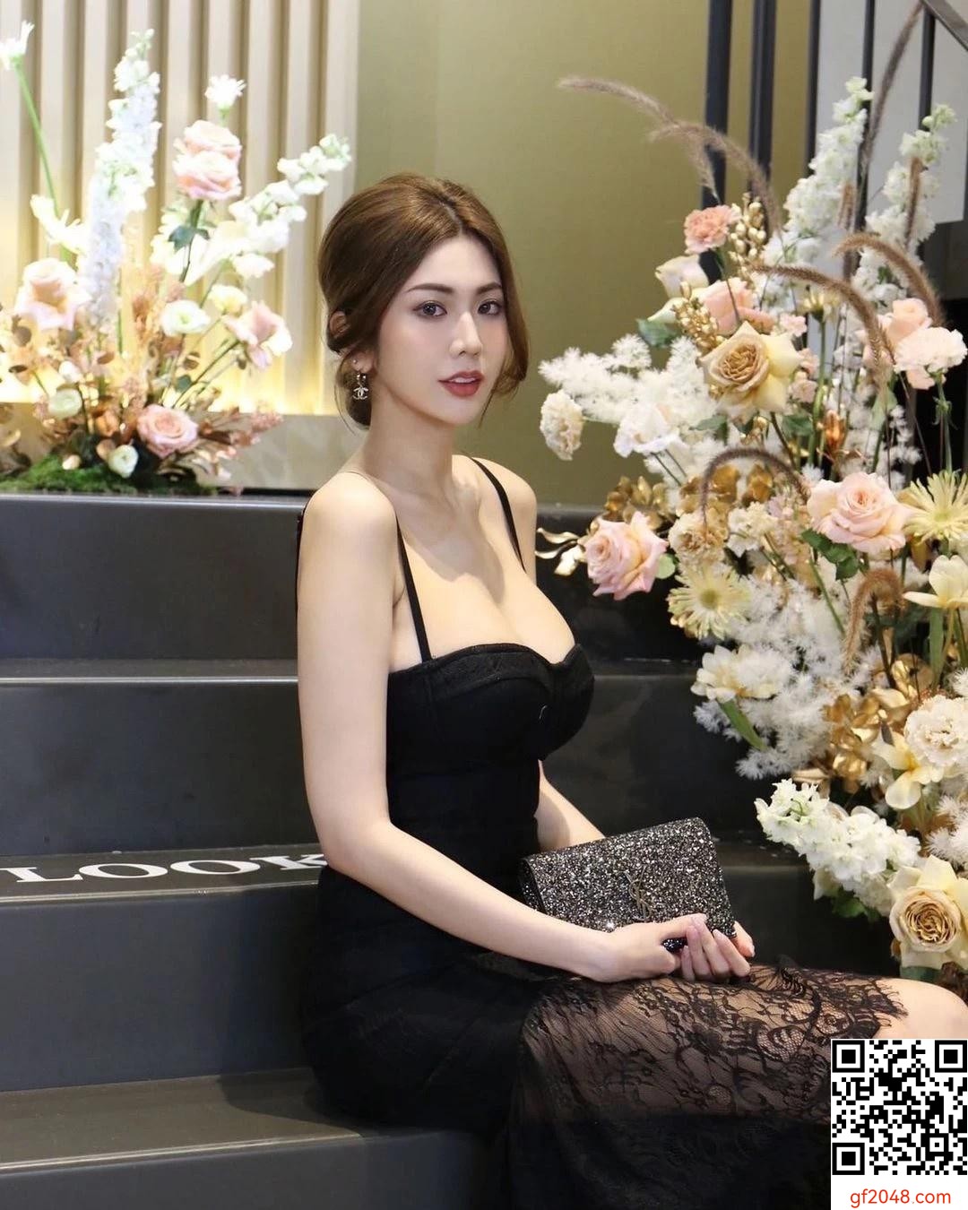 性感網紅渾圓美乳誘感 粉絲看了好心動 (10P)