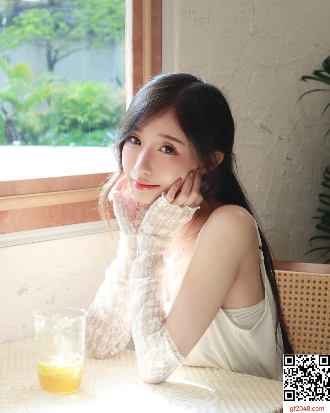 「蔥蔥」笑起來好甜好誘人 曼妙身姿無懈可擊 (10P)