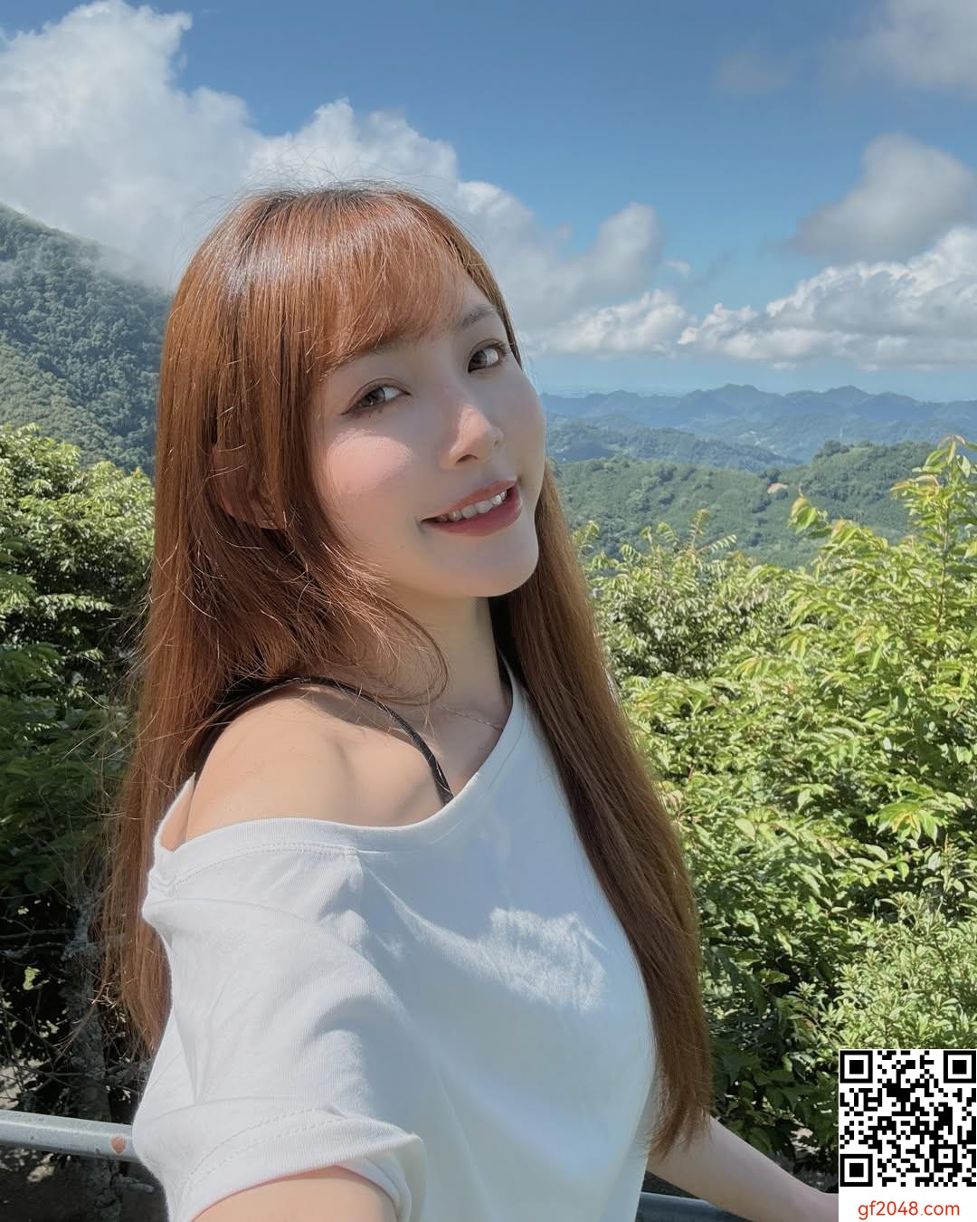 「Ashley艾緒莉」飽滿兇器超Ｑ彈 身材令人驚豔 (10P)