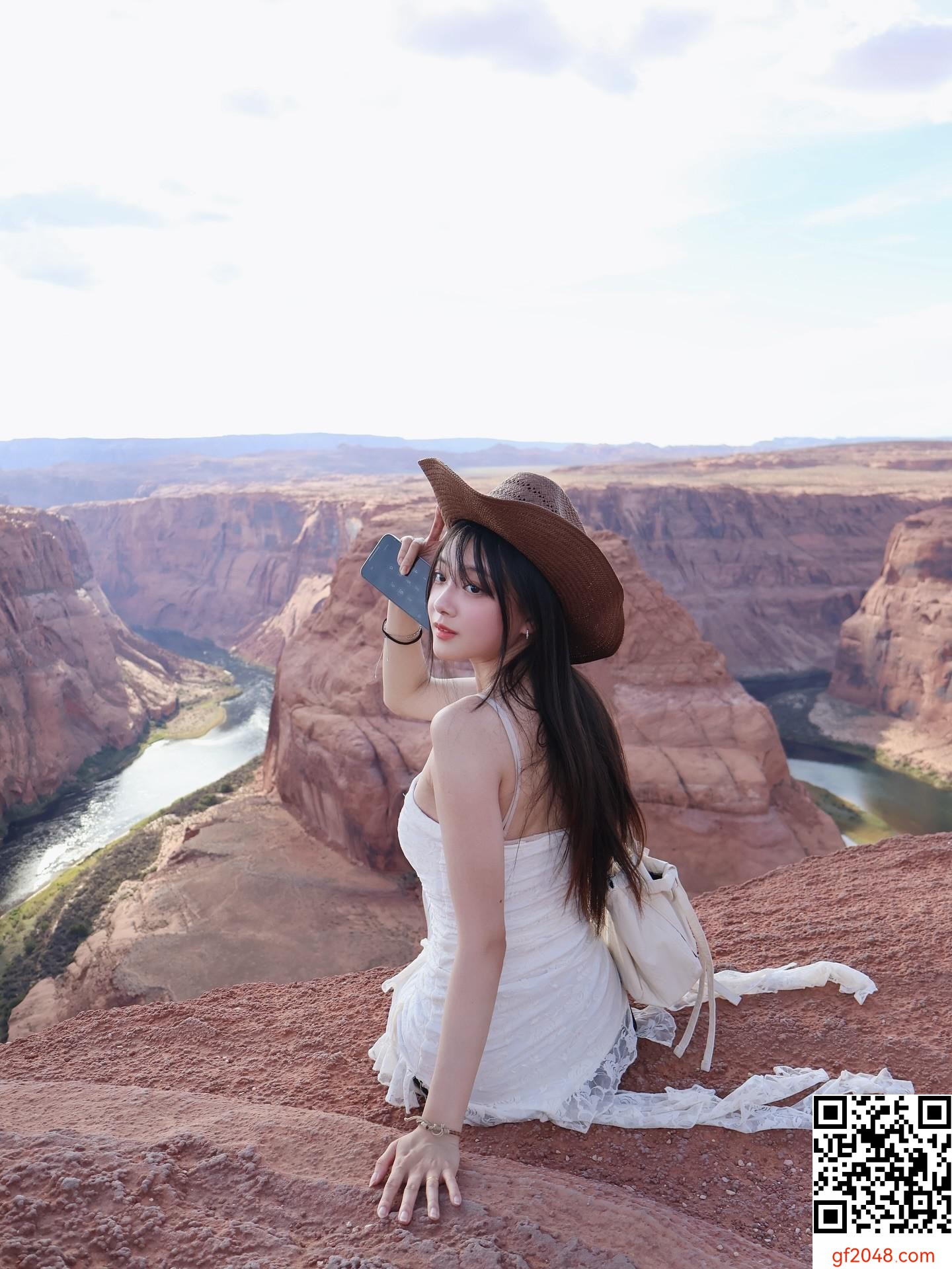 逆天級！原原 甜美可愛、白皙深溝、纖細小蠻腰 黃金比例太絕
