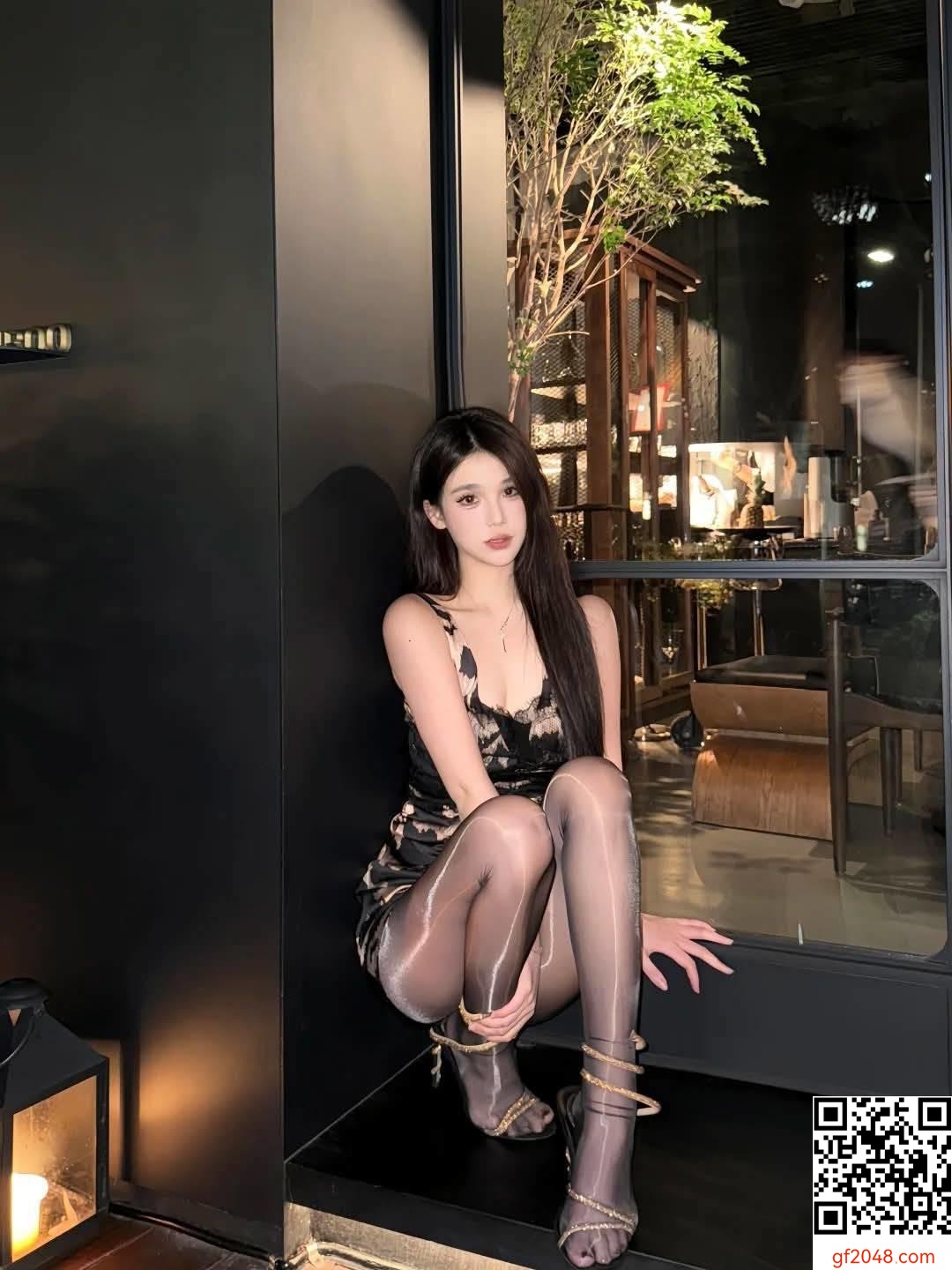 長髮正妹 性感黑絲襪