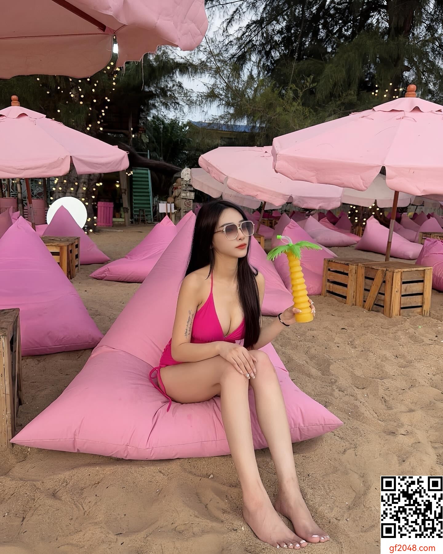 福利滿載！瓜瓜 冷豔雪肌?[^美比基尼 火辣曲線解放 (15P)