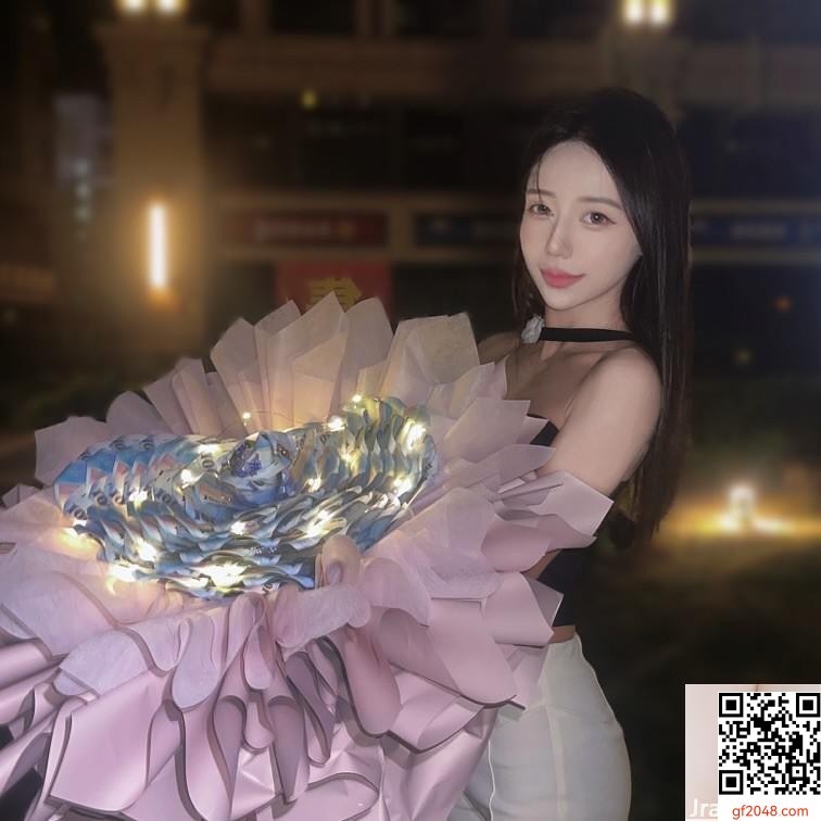 「美顏暴擊」！Ti 甜美白皙?[^美顏值、飄逸長髮 核彈級夢幻美照曝光！ (13P)