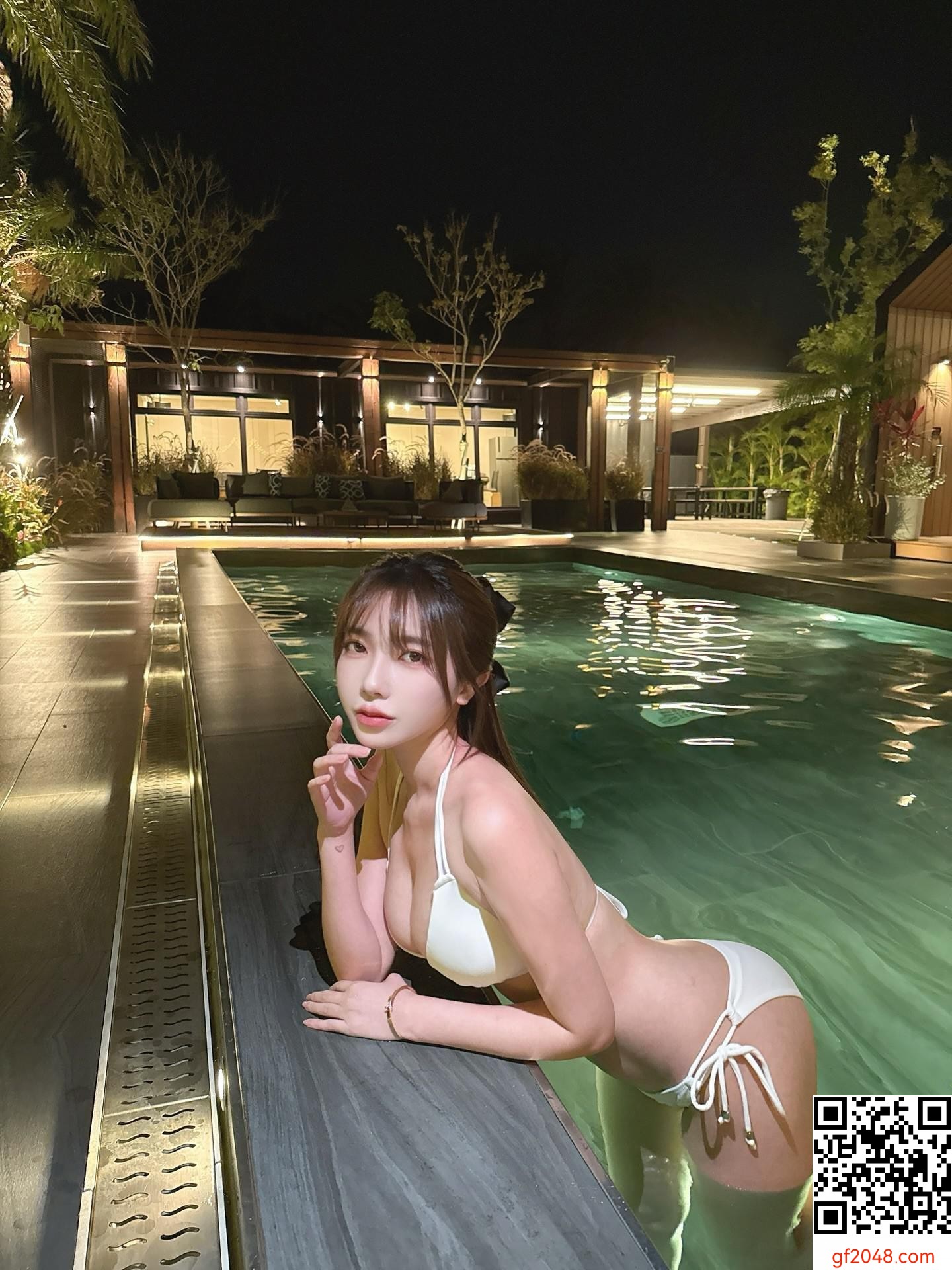 林珊 戶外美拍捕捉！甜美顏值火辣視角超犯規 (12P)