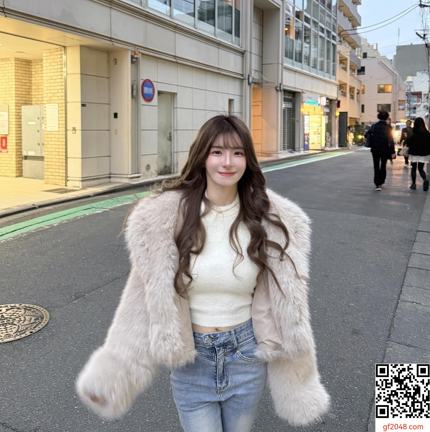 戶外熱浪來襲！97.yan_ 絕美甜心、雪白肌、俏麗可人 火辣指數爆棚 (15P)