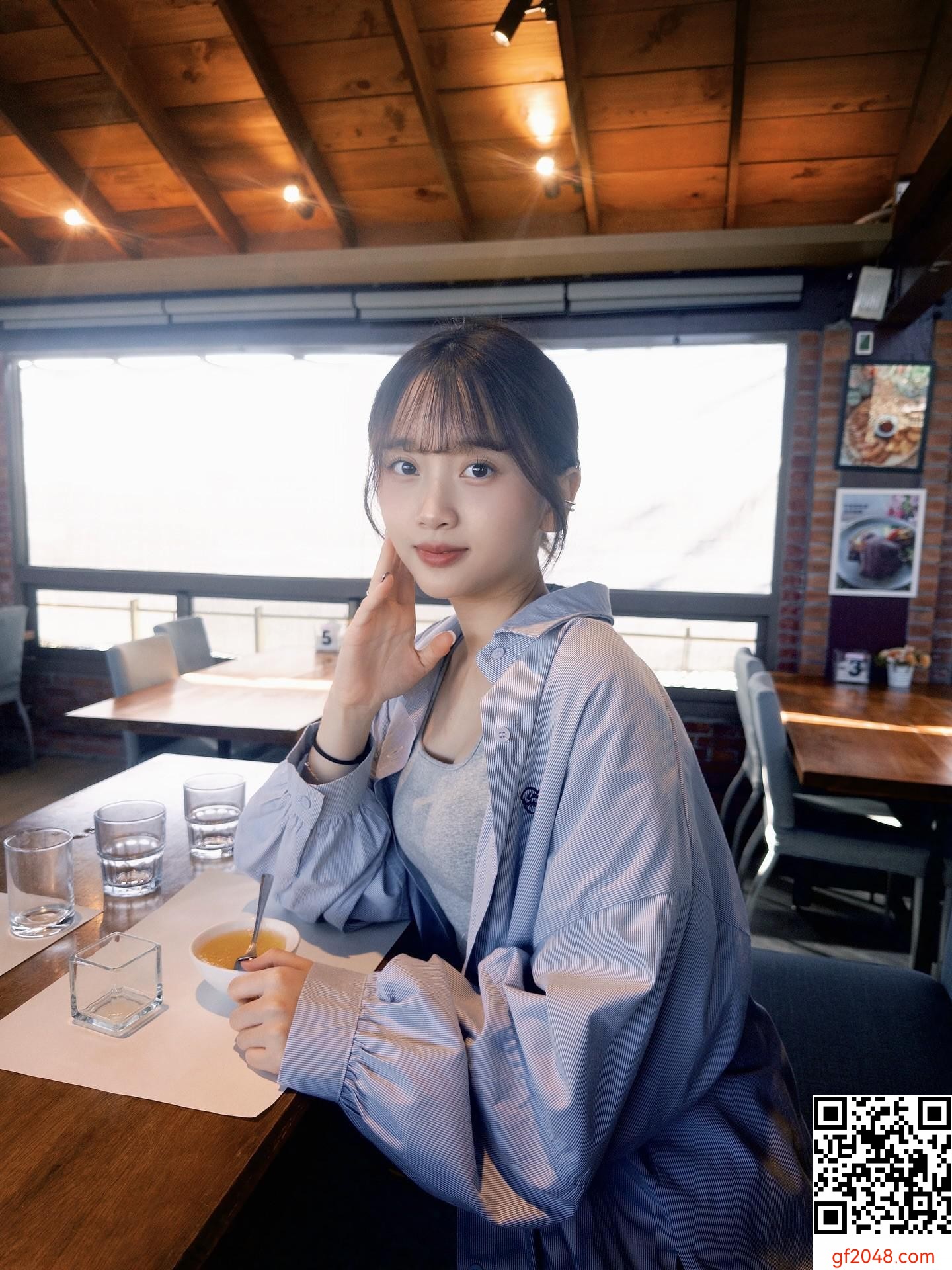 甜美幼態、纖腰雪肌   мι     ¨   一顰一笑都致命誘惑！ (14P)