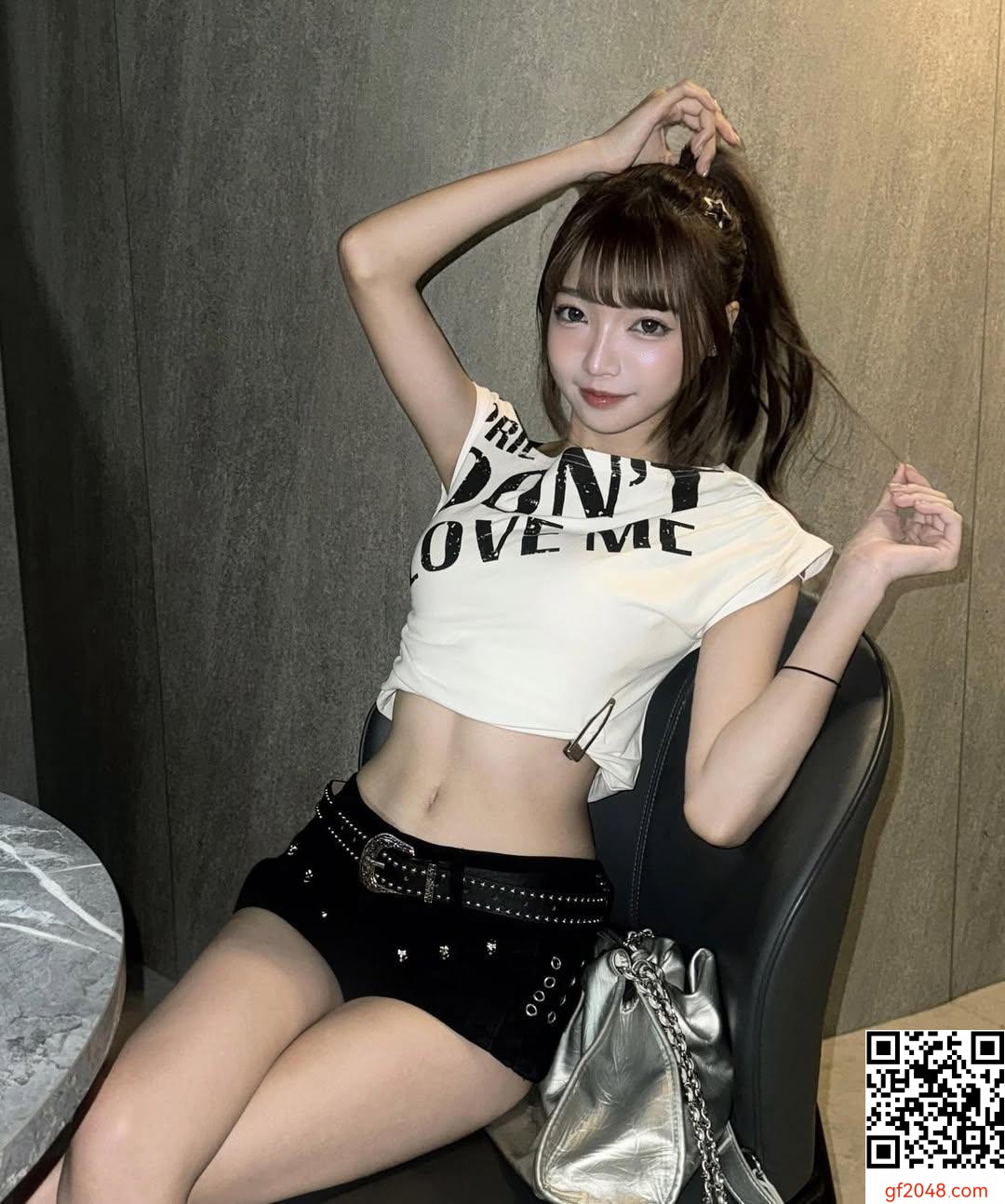 「小穎」甜美不失性感 美胸視角太犯規 (10P)